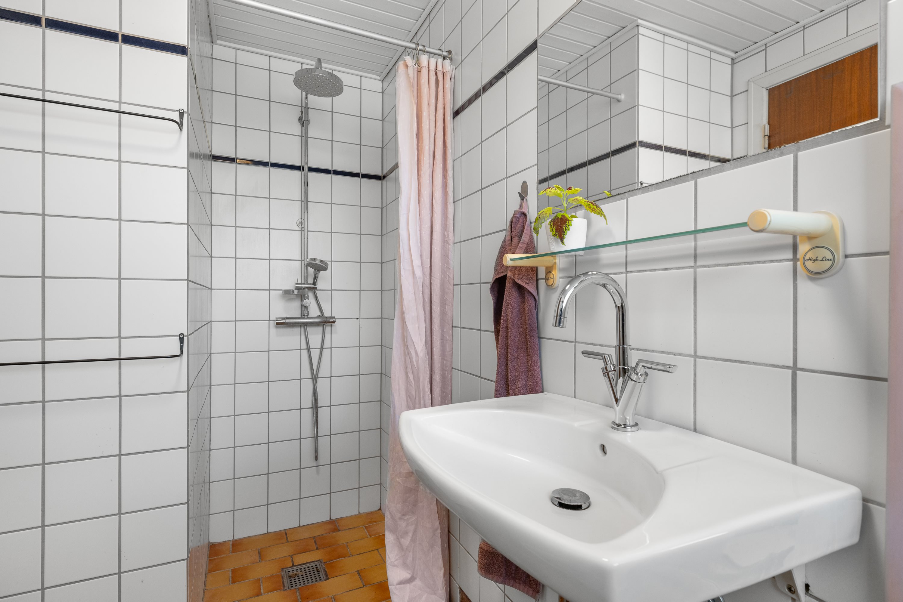 Fremhævet badeværelse billede i fuldskærmstilstand. Billede af Granvej 3, Faldsled, 5642 Millinge