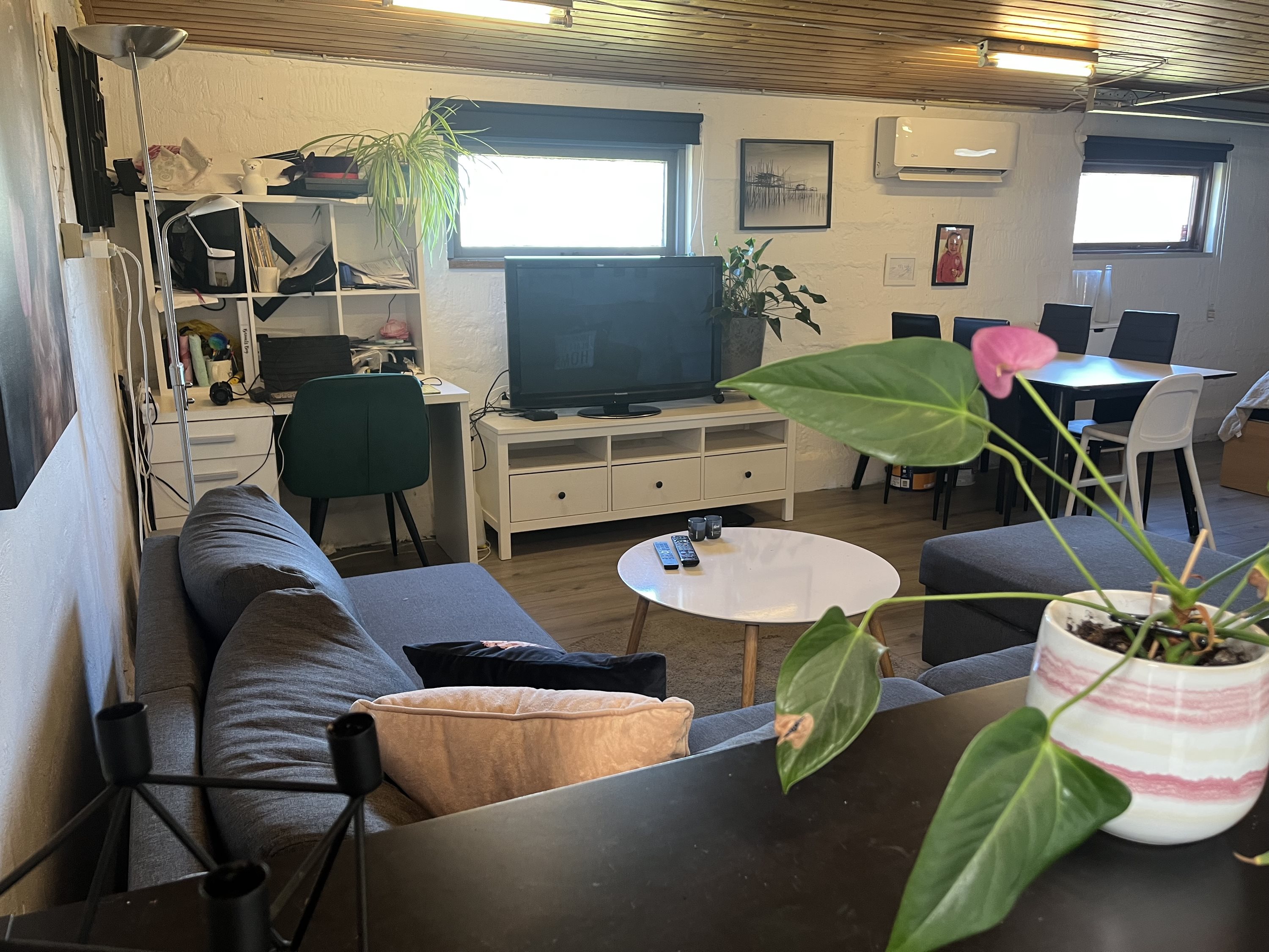 Fremhævet disponibelt rum/tidligere garage billede i fuldskærmstilstand. Billede af Sorøvej 43, Haldagermagle, 4250 Fuglebjerg