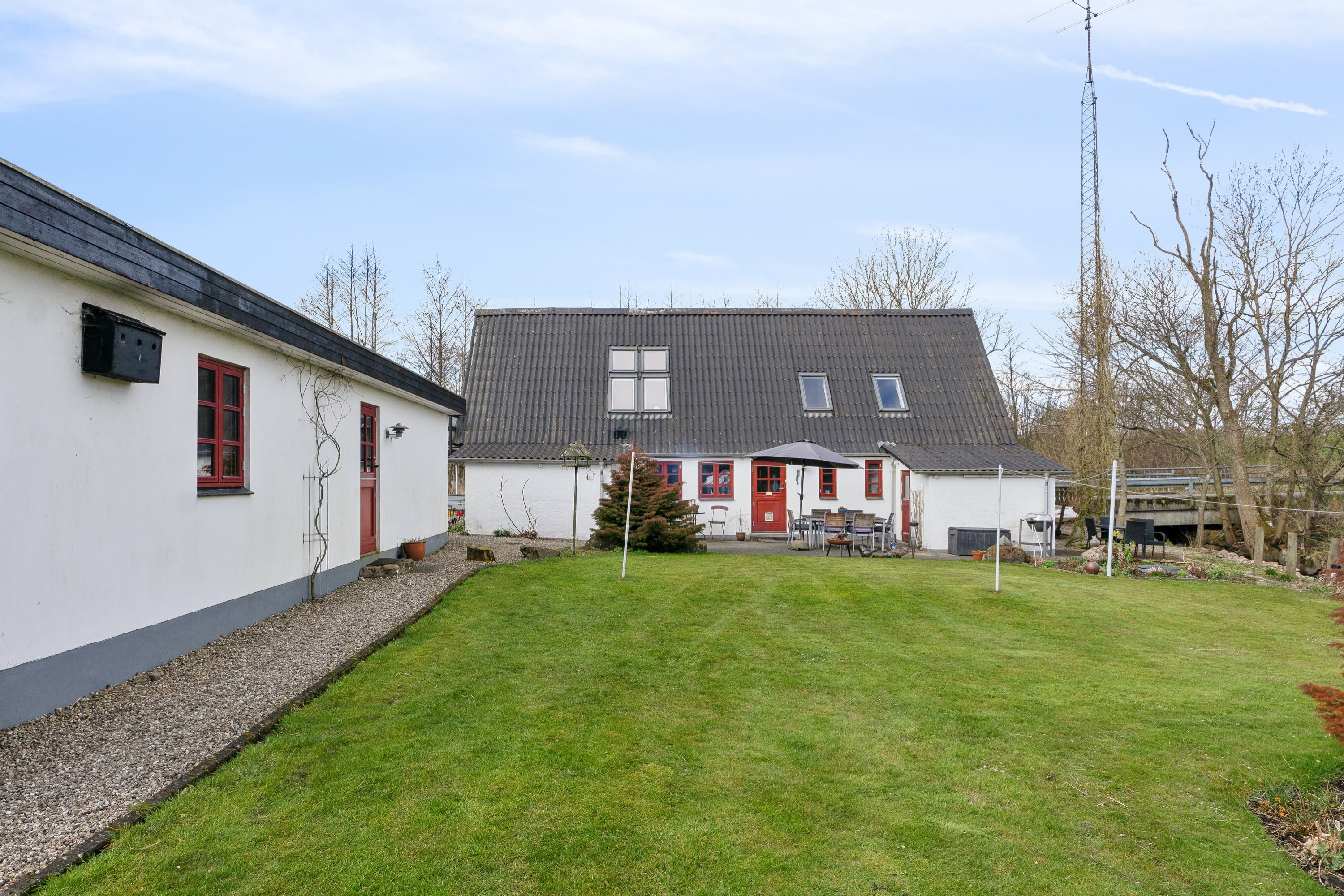 Fremhævet set fra haven billede i fuldskærmstilstand. Billede af Kirkevej 14, 5892 Gudbjerg Sydfyn