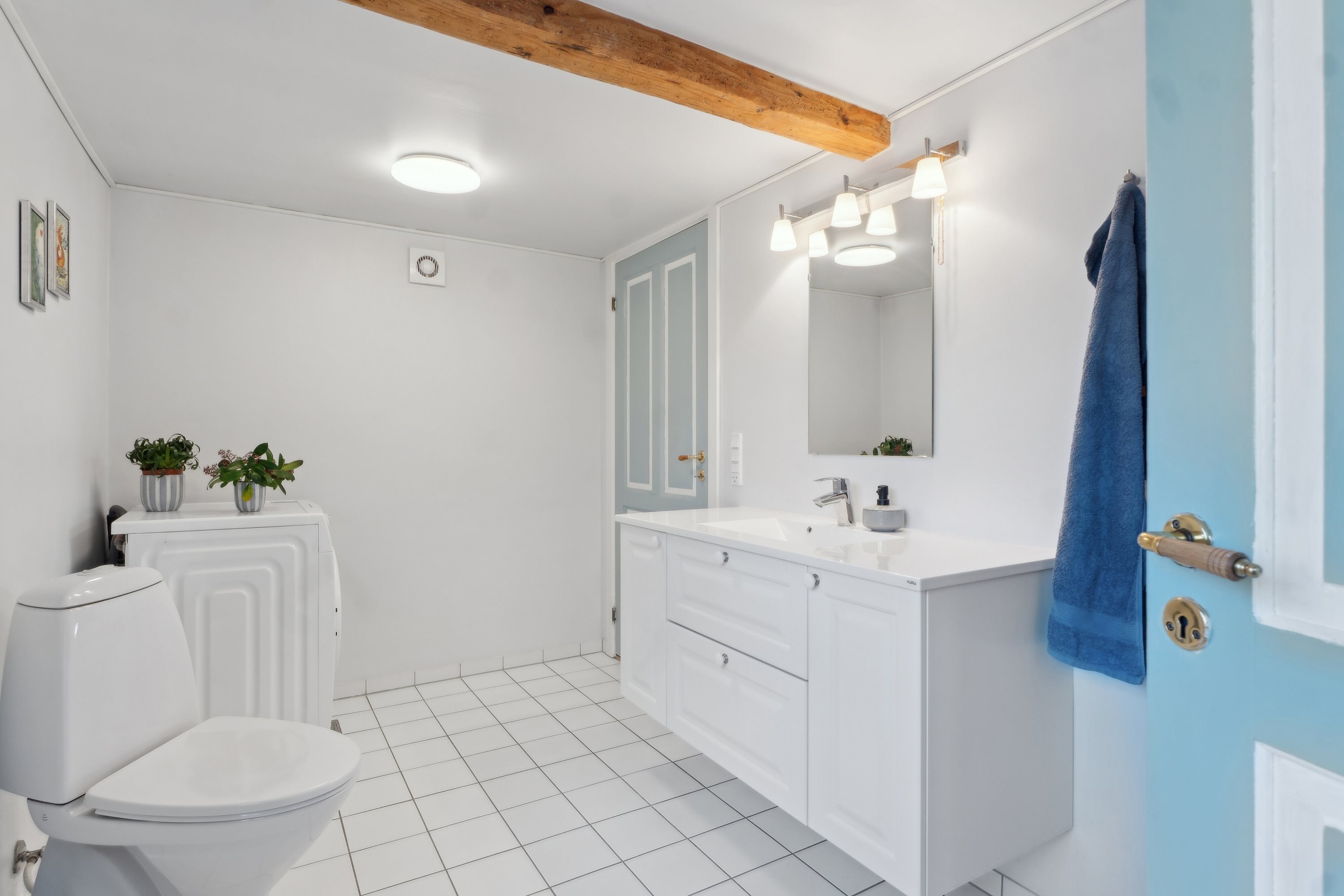 Fremhævet badeværelse billede i fuldskærmstilstand. Billede af Kirkevej 14, 5892 Gudbjerg Sydfyn