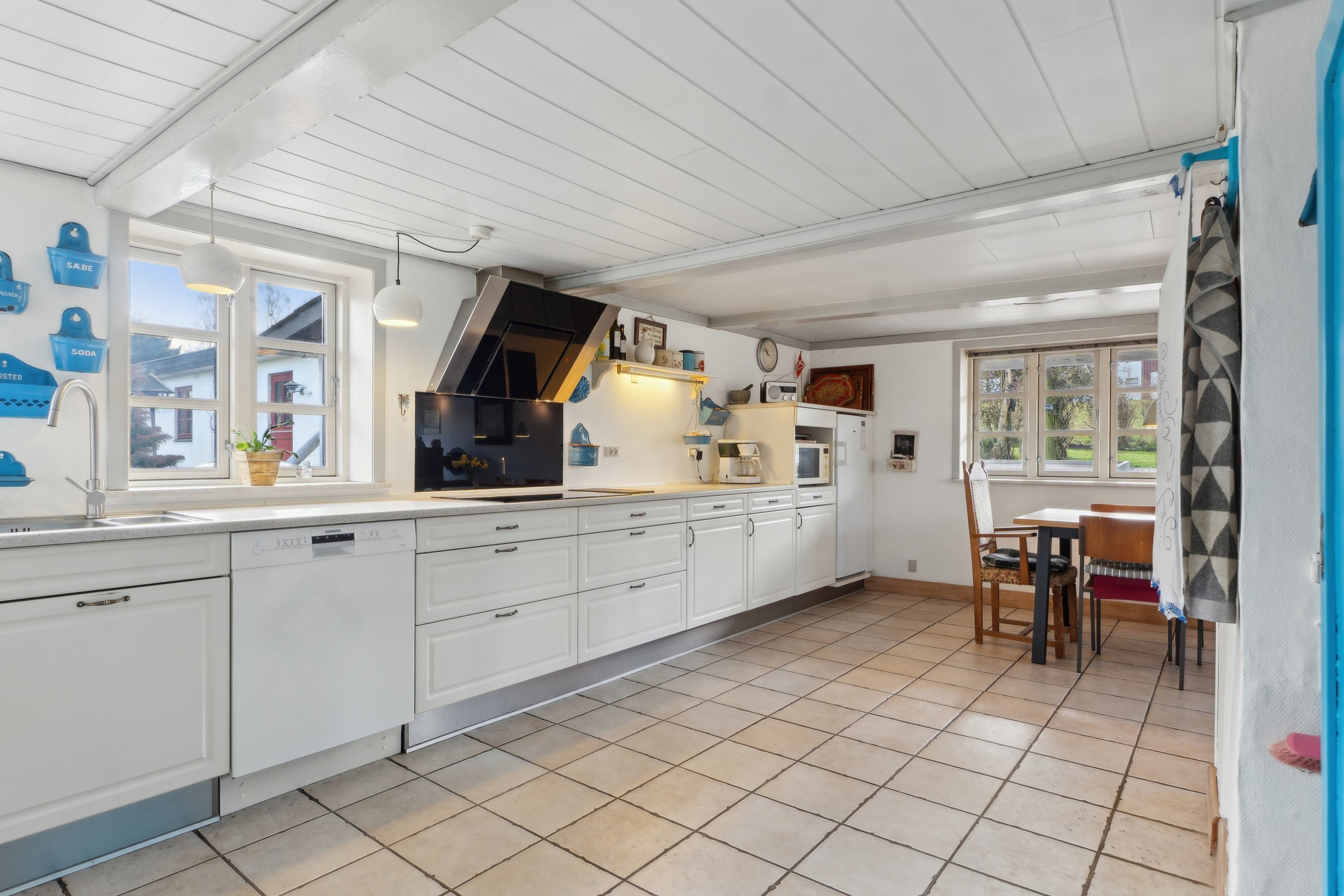 Fremhævet køkken billede i fuldskærmstilstand. Billede af Kirkevej 14, 5892 Gudbjerg Sydfyn