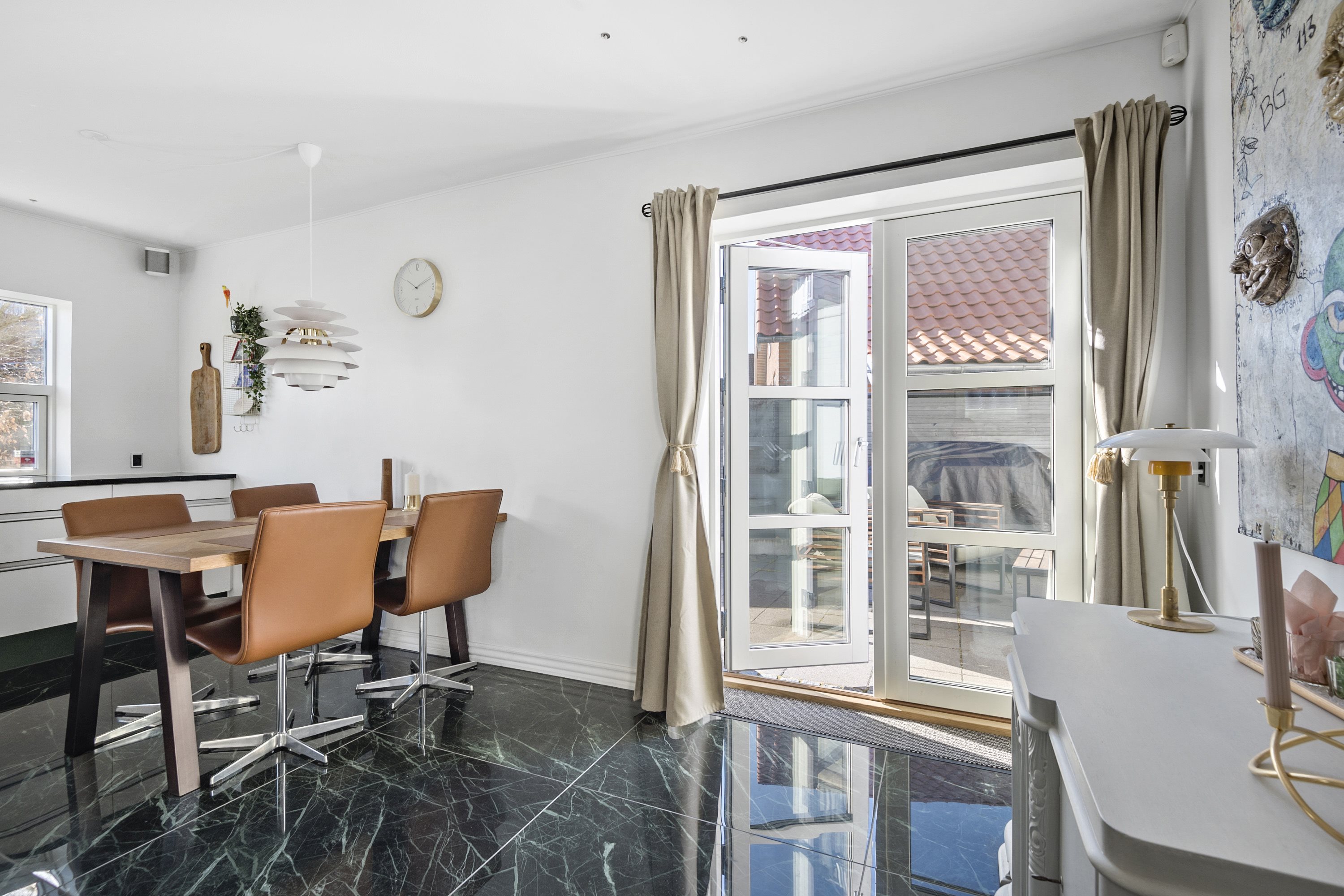 Fremhævet spisestue billede i fuldskærmstilstand. Billede af Peder Gydes Vej 27, 6700 Esbjerg