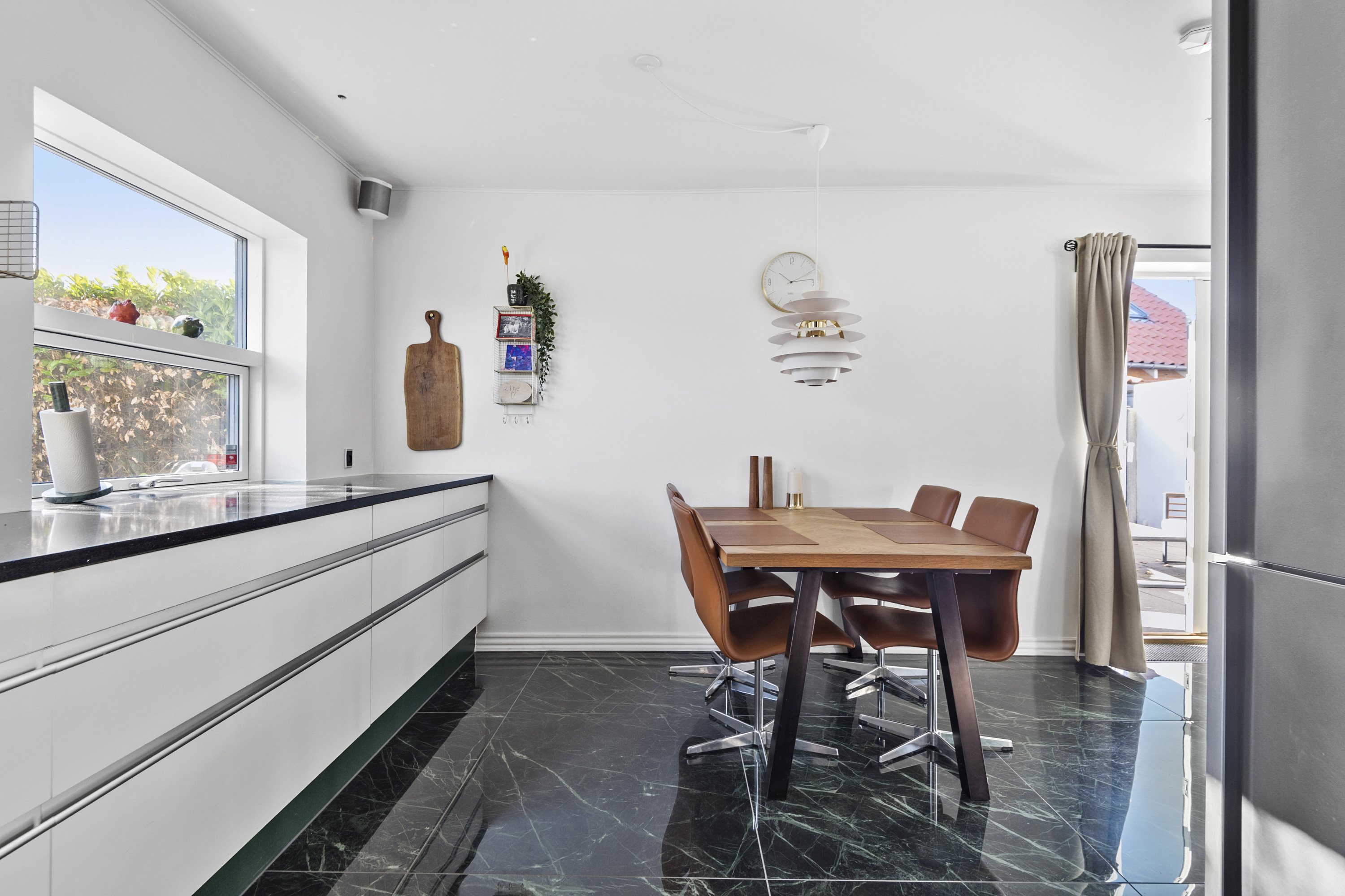 Fremhævet spisestue billede i fuldskærmstilstand. Billede af Peder Gydes Vej 27, 6700 Esbjerg