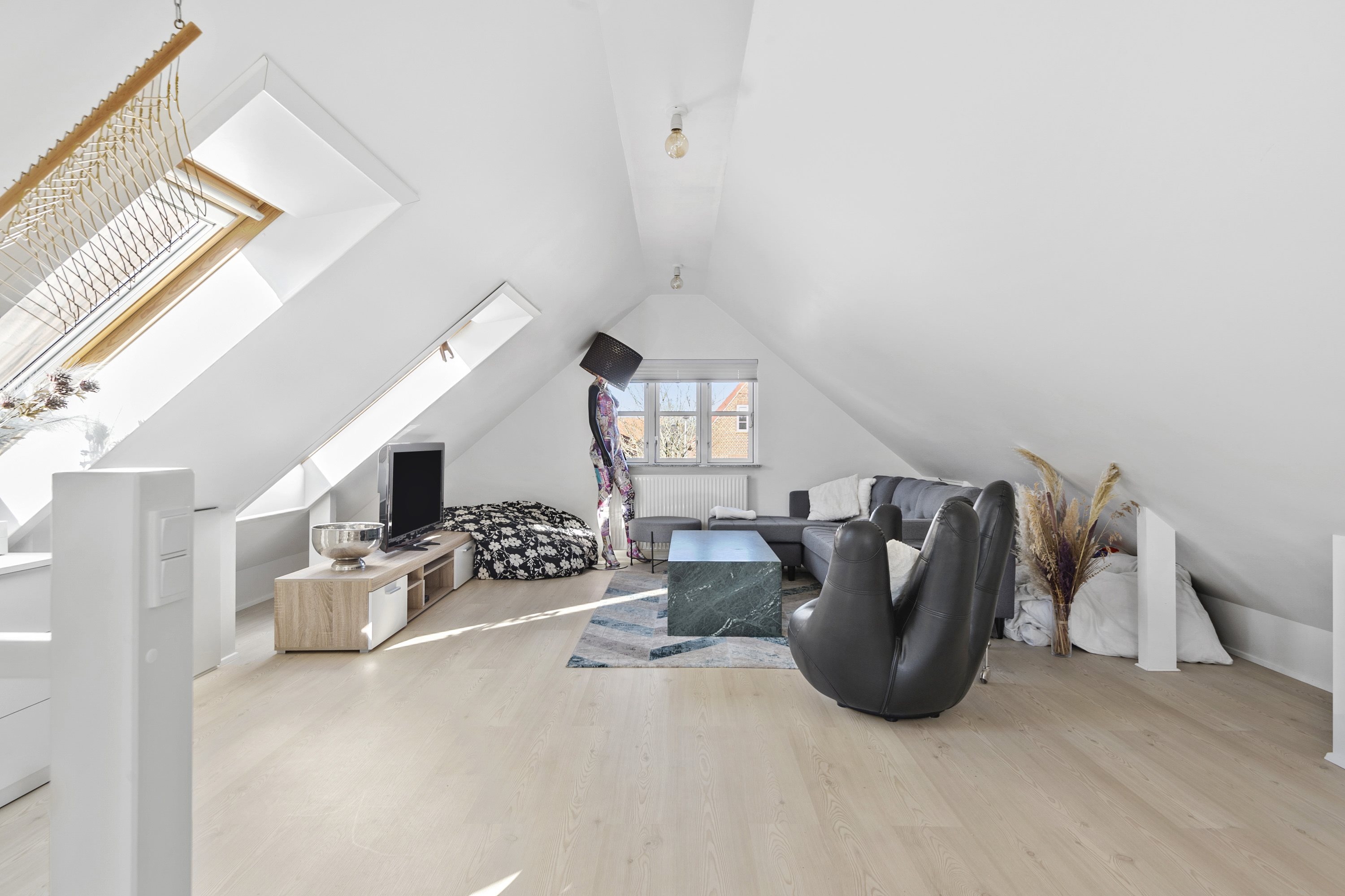 Fremhævet stue billede i fuldskærmstilstand. Billede af Peder Gydes Vej 27, 6700 Esbjerg