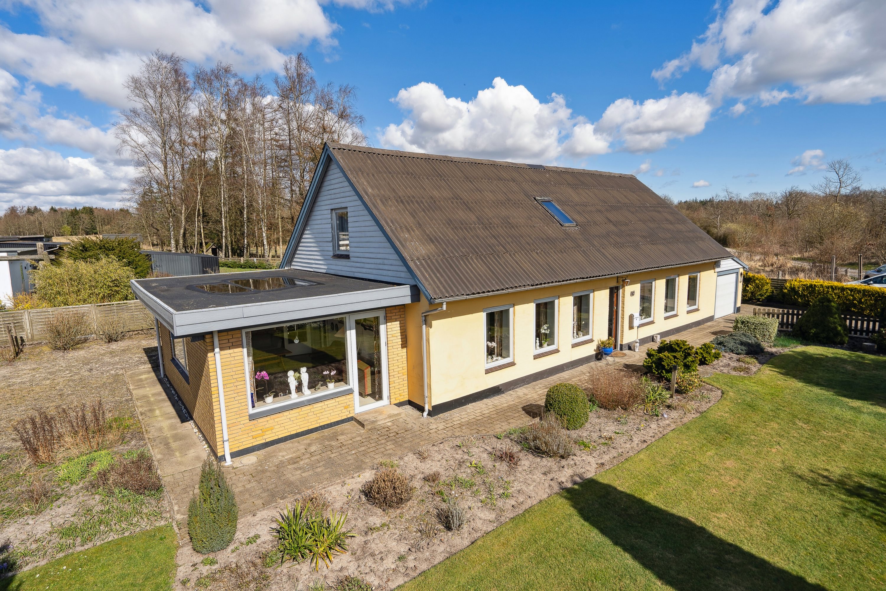 Fremhævet set fra haven billede i fuldskærmstilstand. Billede af Tøndervej 42, Smedebymark, 6340 Kruså