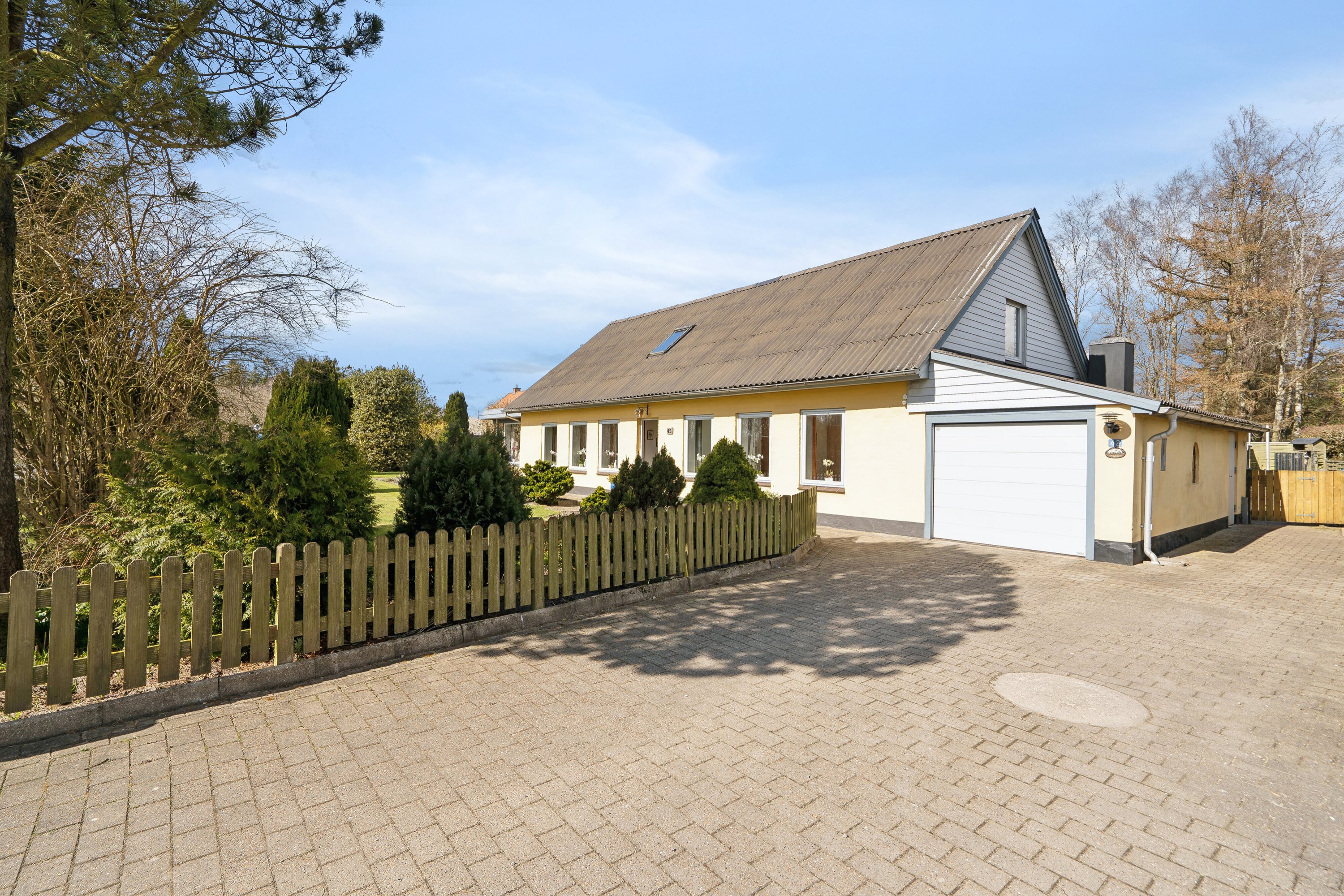 Fremhævet set fra vejen billede i fuldskærmstilstand. Billede af Tøndervej 42, Smedebymark, 6340 Kruså