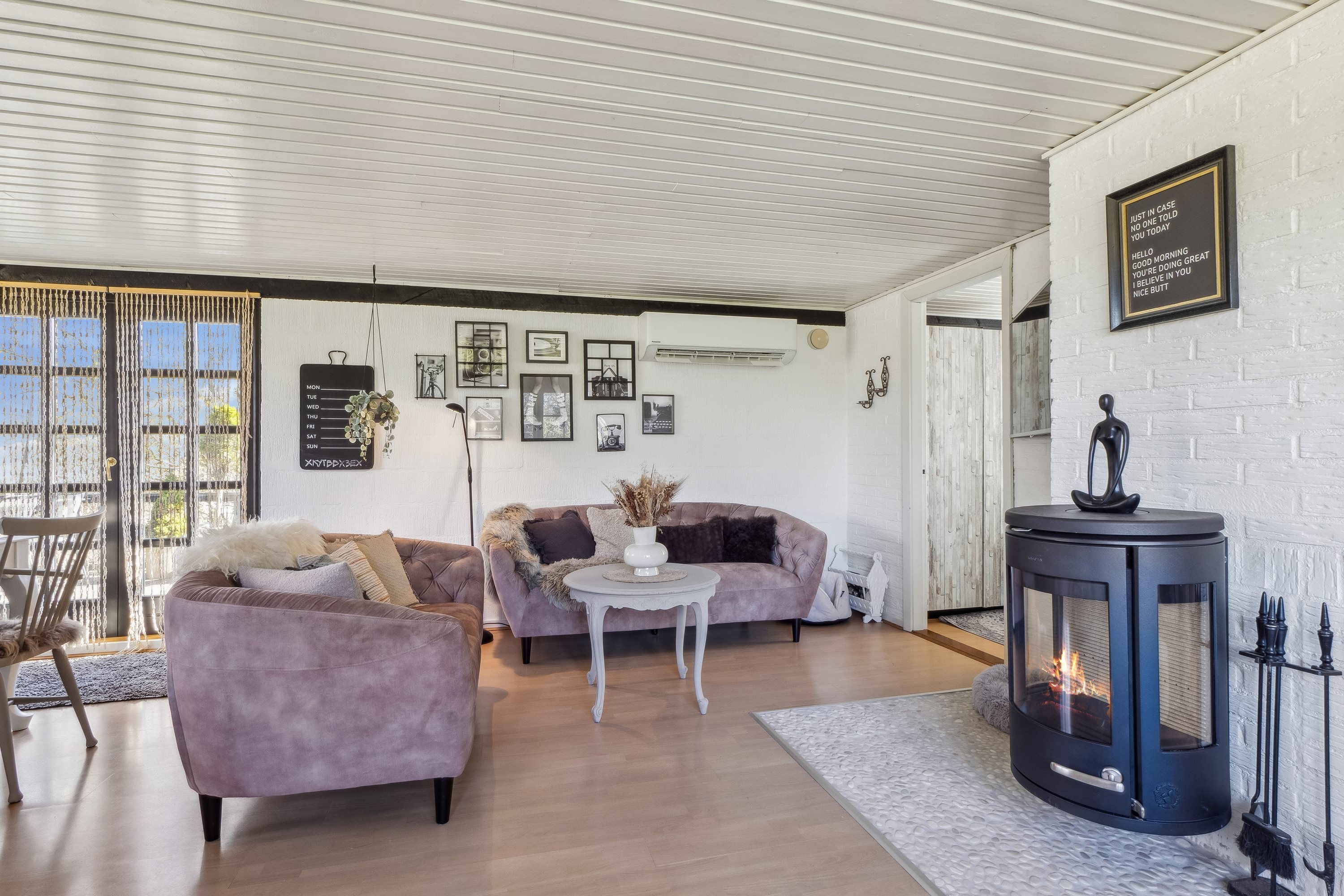 Fremhævet stue billede i fuldskærmstilstand. Billede af Astrup Vig 94, Astrup Vig, 7870 Roslev