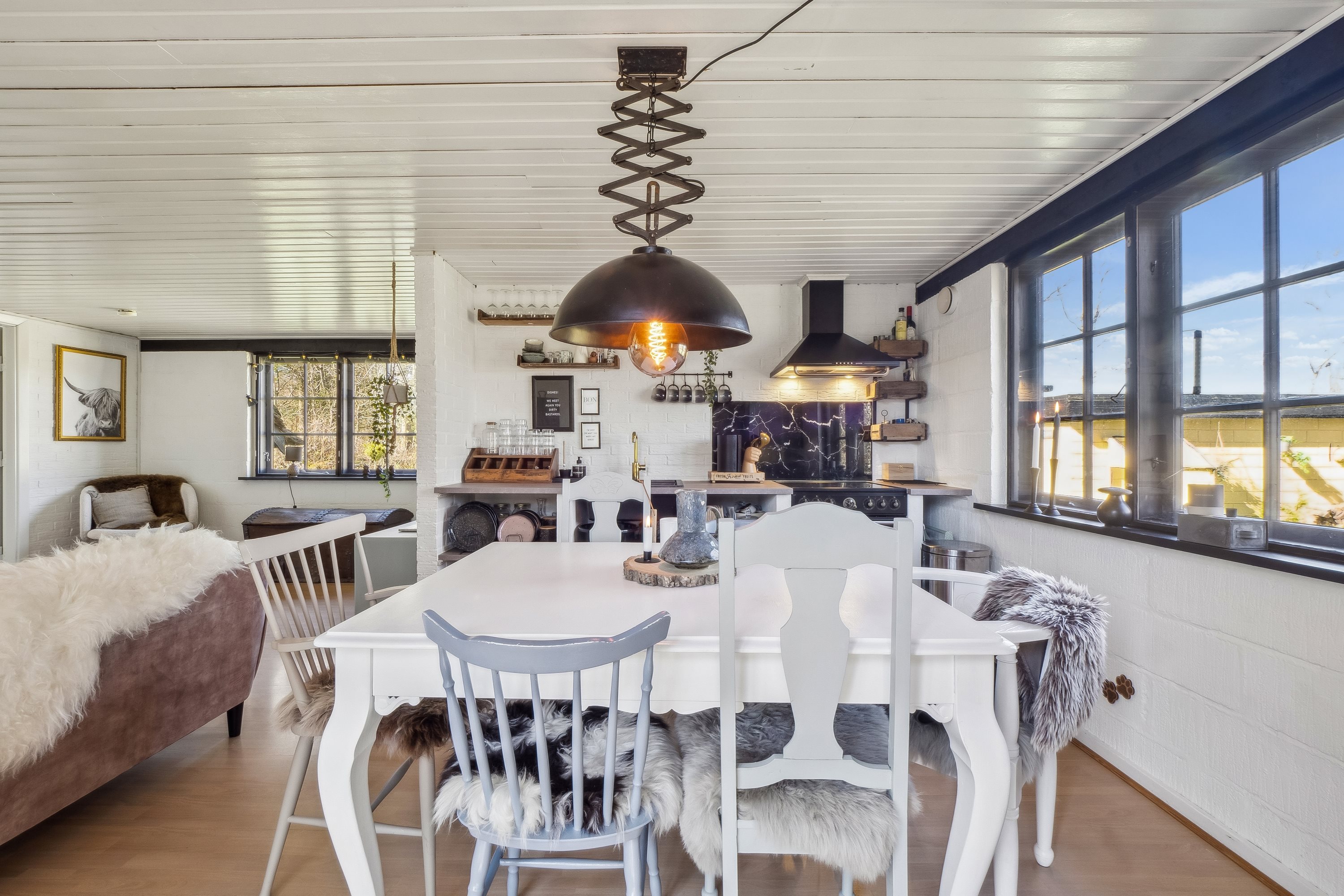 Fremhævet stue billede i fuldskærmstilstand. Billede af Astrup Vig 94, Astrup Vig, 7870 Roslev