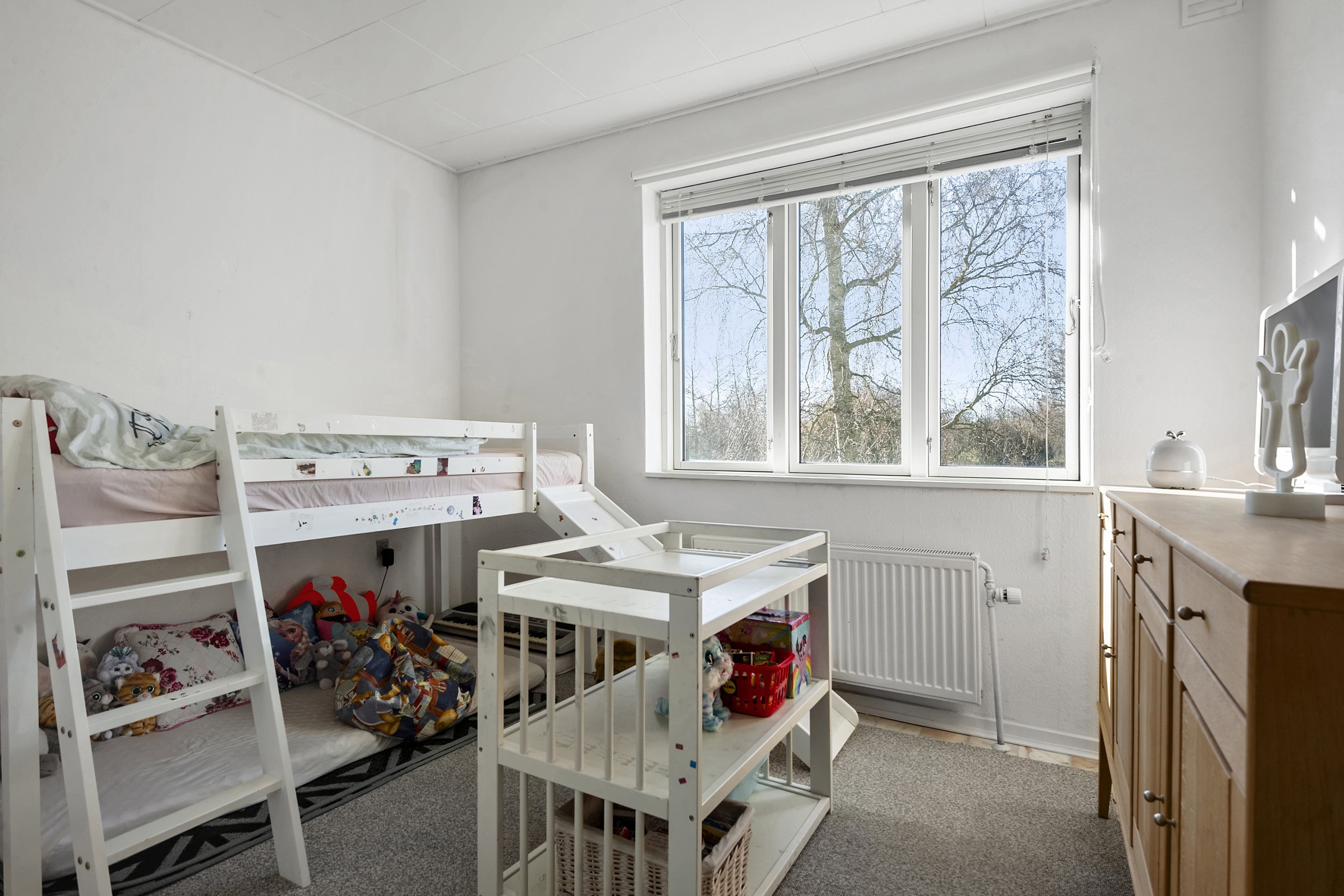 Fremhævet soveværelse billede i fuldskærmstilstand. Billede af Alrøvej 10, Falling, 8300 Odder