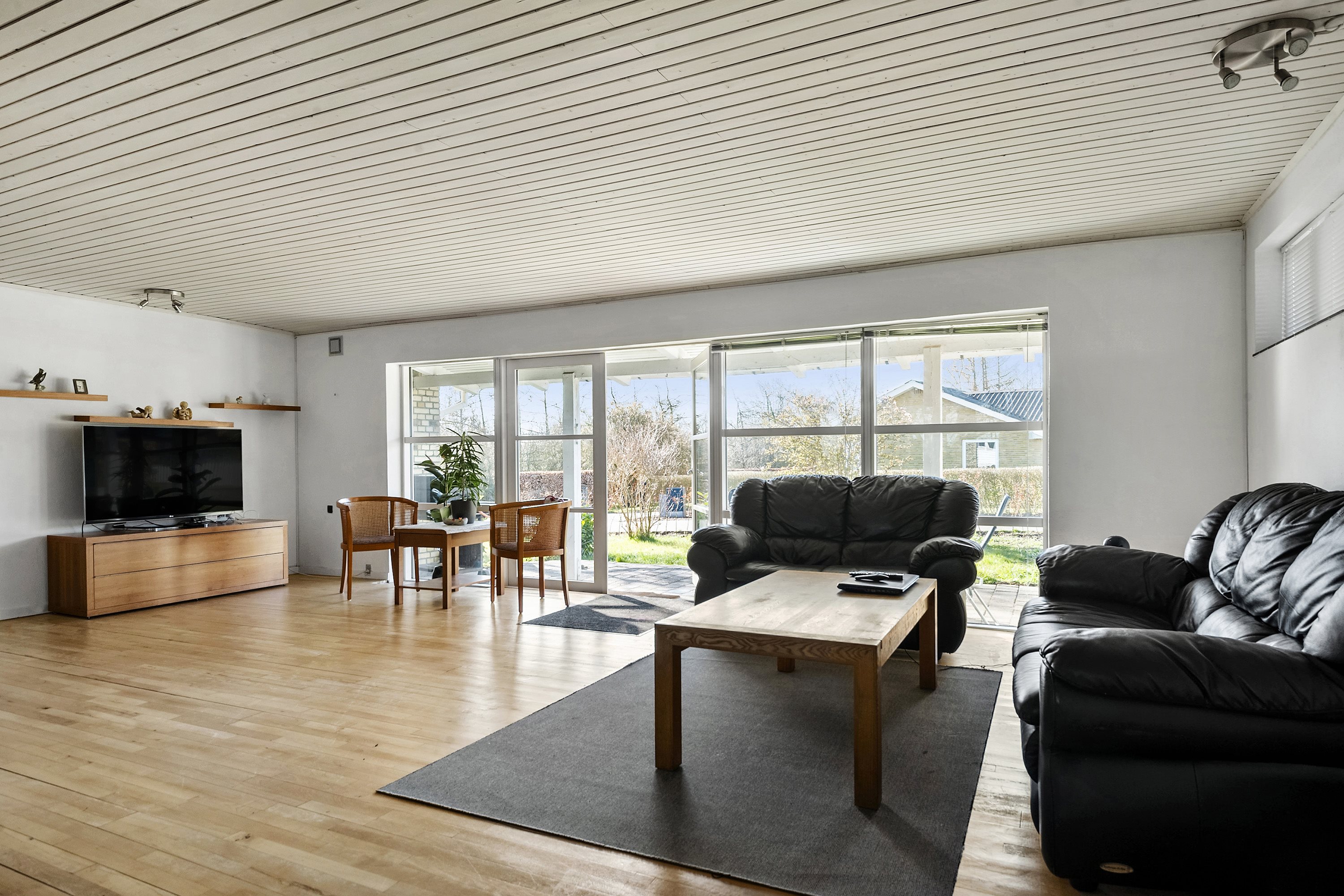 Fremhævet stue billede i fuldskærmstilstand. Billede af Alrøvej 10, Falling, 8300 Odder