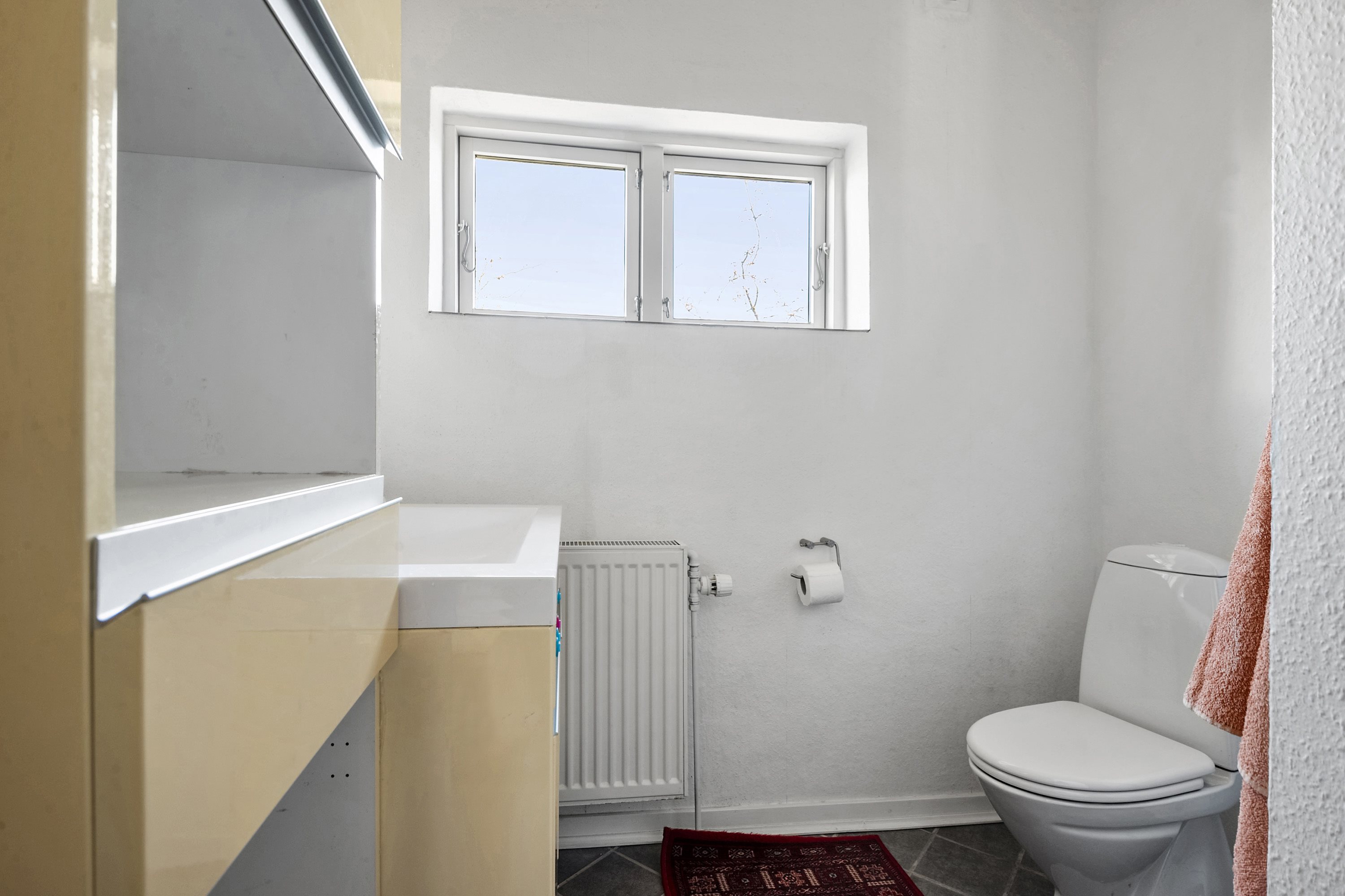 Fremhævet badeværelse billede i fuldskærmstilstand. Billede af Alrøvej 10, Falling, 8300 Odder