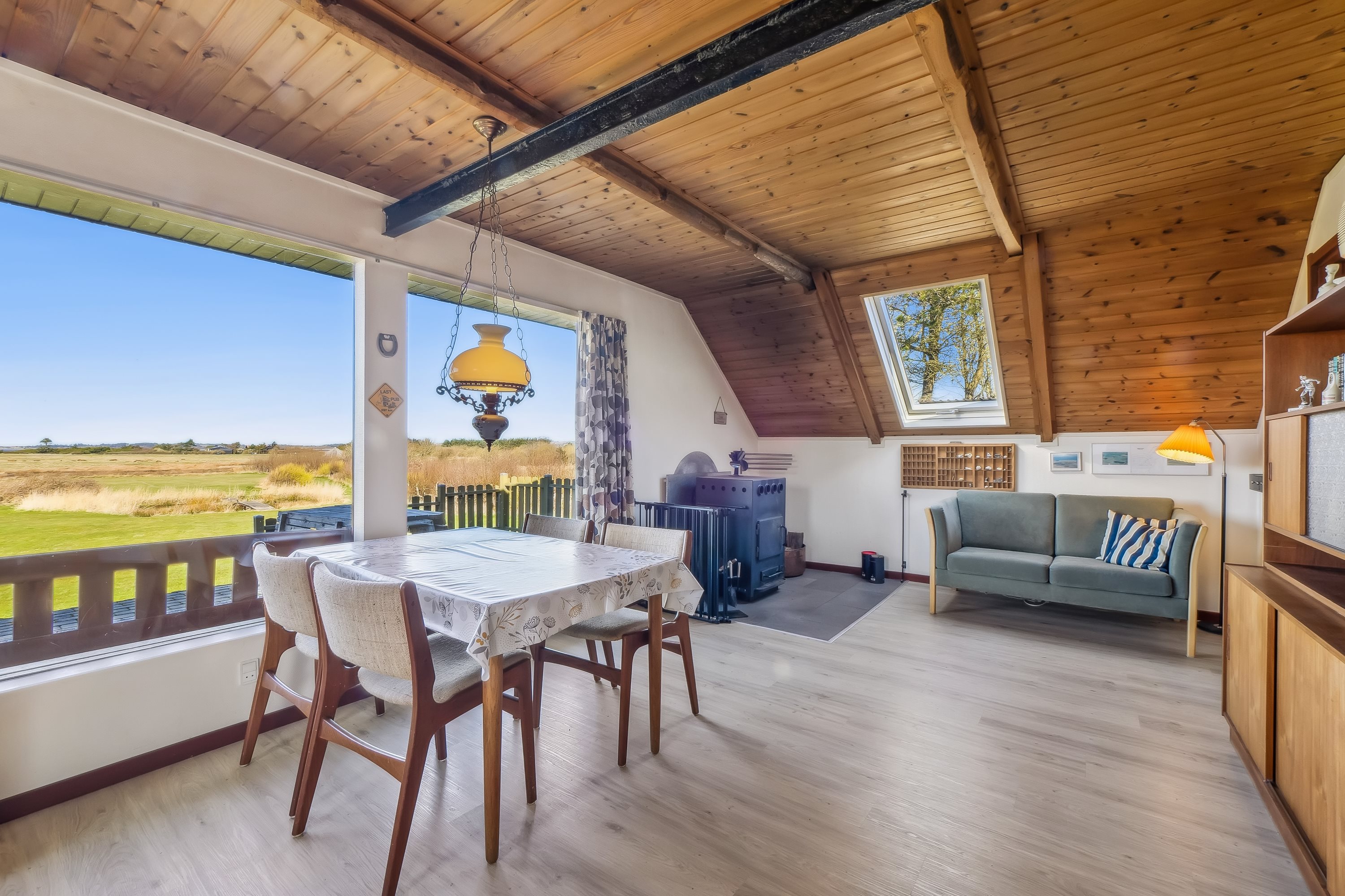 Fremhævet stue billede i fuldskærmstilstand. Billede af Limfjordvej 15, Sæbygårdparken, 7870 Roslev