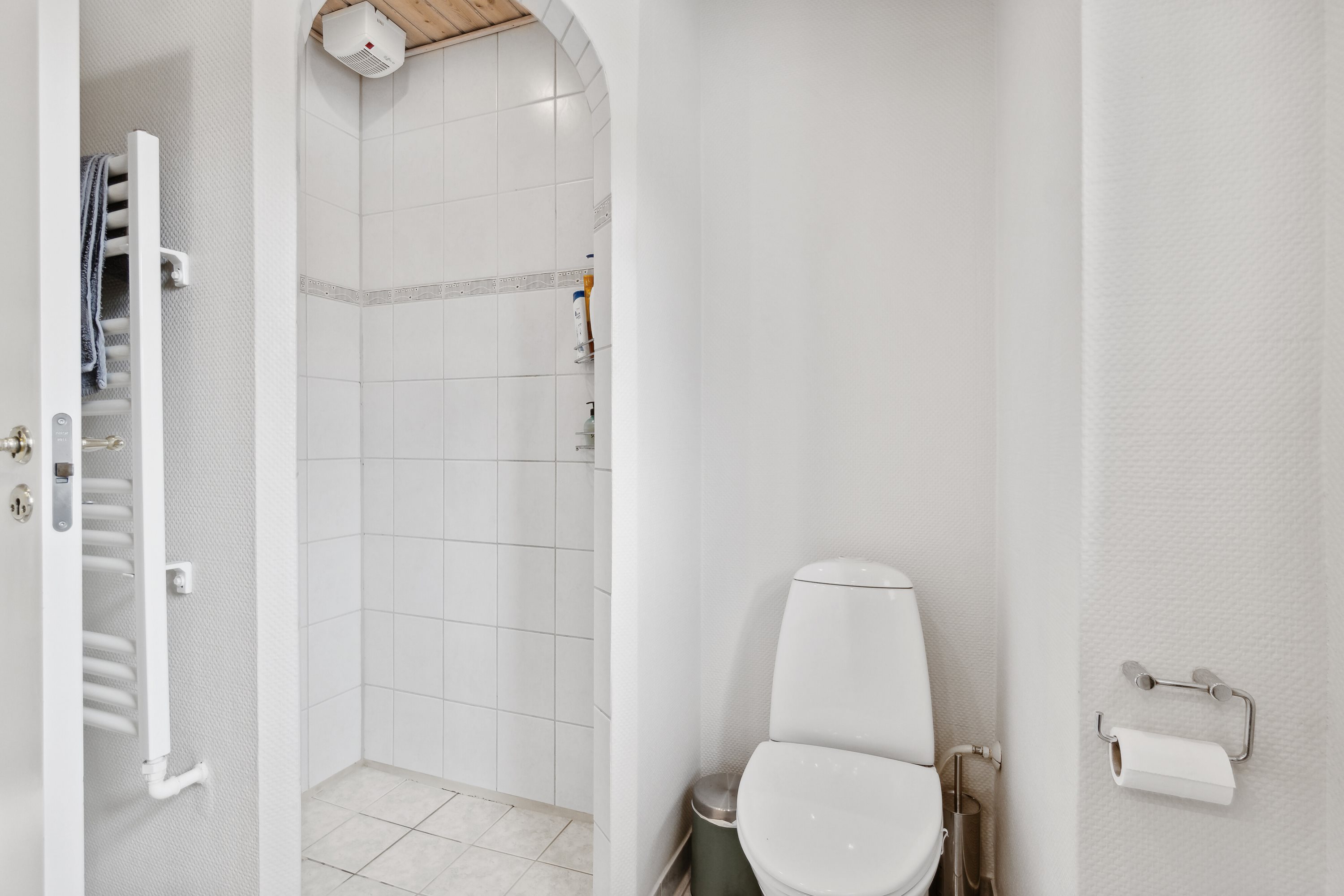 Fremhævet badeværelse billede i fuldskærmstilstand. Billede af Jens Baks Vej 6, 9640 Farsø