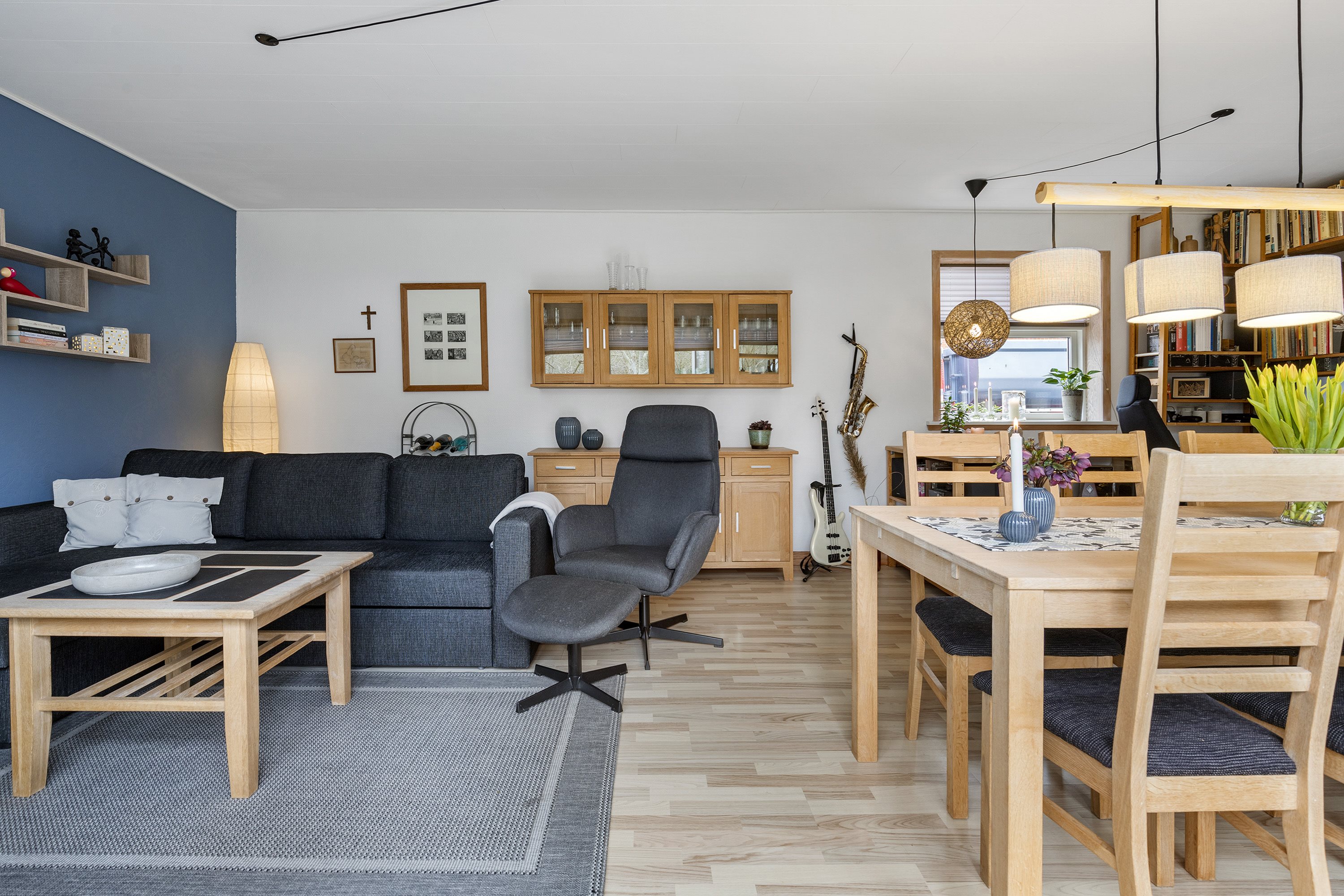 Fremhævet stue billede i fuldskærmstilstand. Billede af F.S.Brønsteds Vej 12, 9760 Vrå