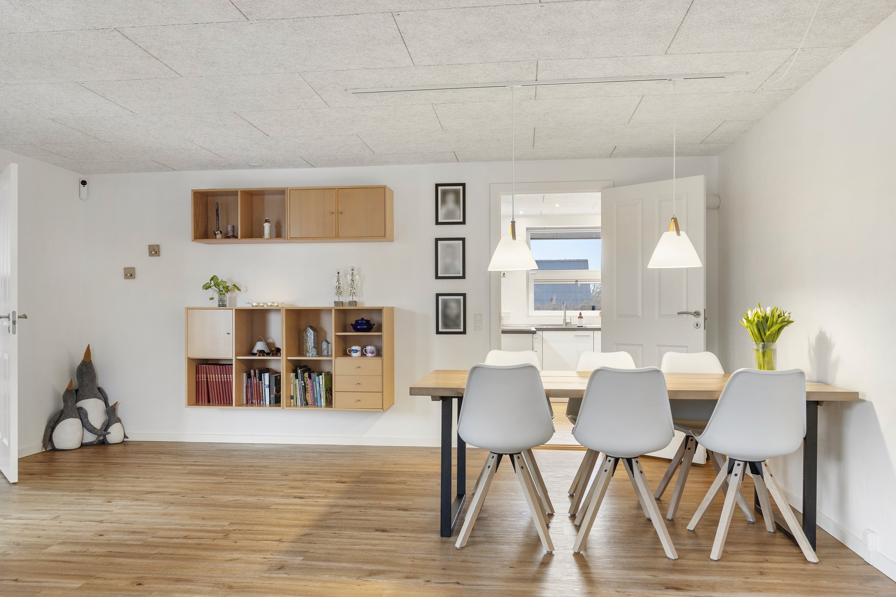 Fremhævet stue billede i fuldskærmstilstand. Billede af Rosenholmvej 6, 9800 Hjørring