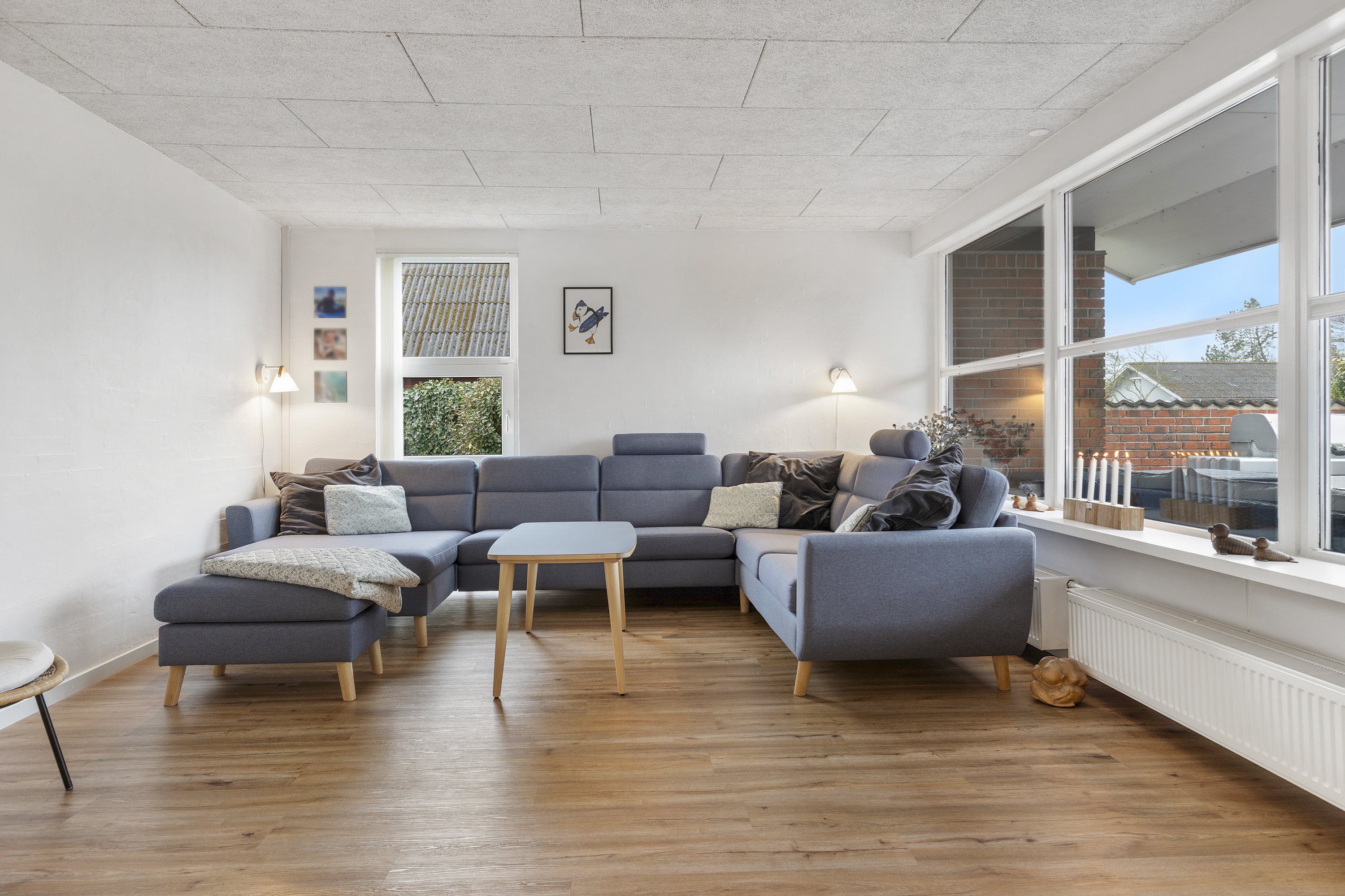 Fremhævet stue billede i fuldskærmstilstand. Billede af Rosenholmvej 6, 9800 Hjørring