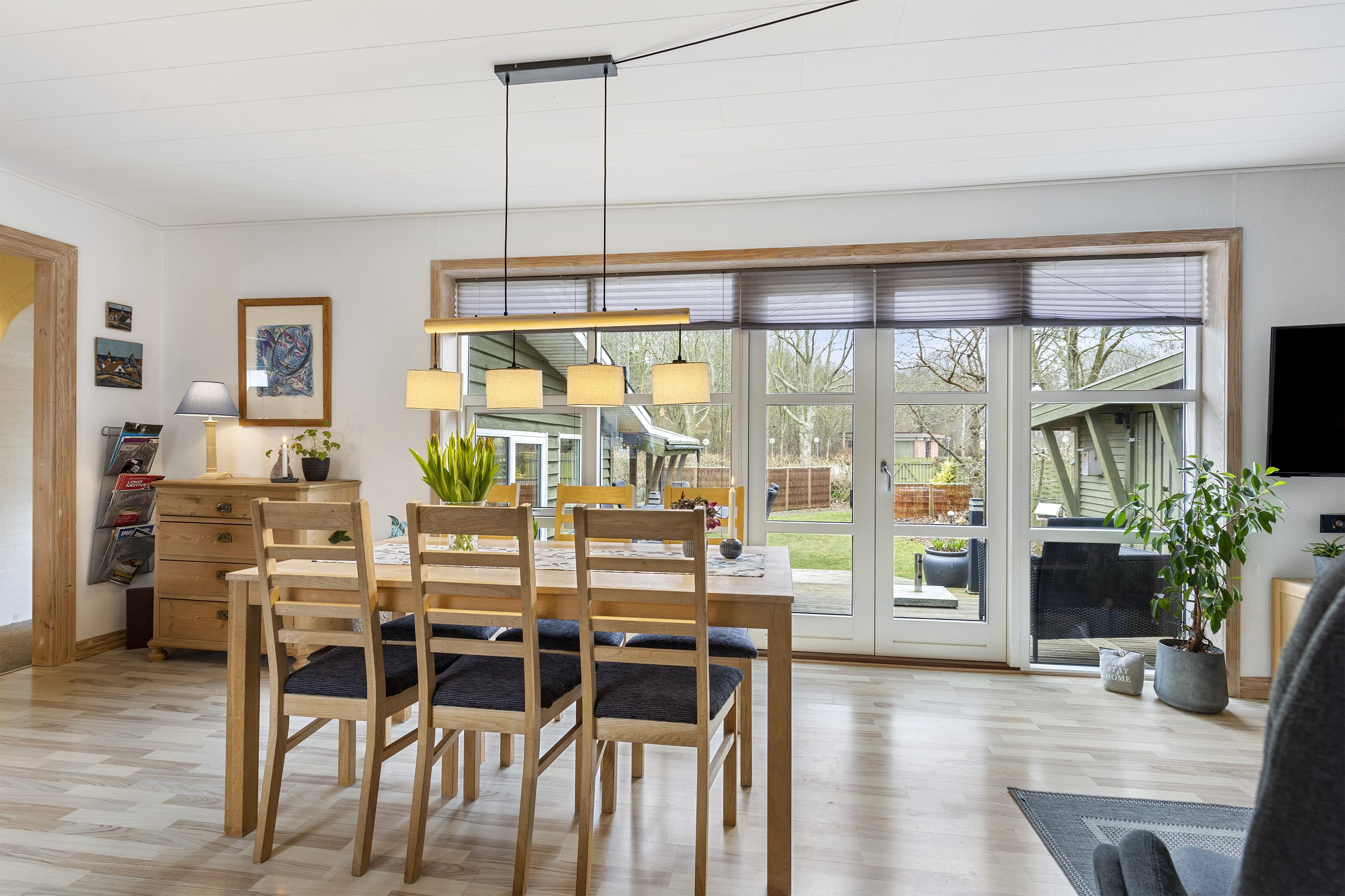 Fremhævet stue billede i fuldskærmstilstand. Billede af F.S.Brønsteds Vej 12, 9760 Vrå