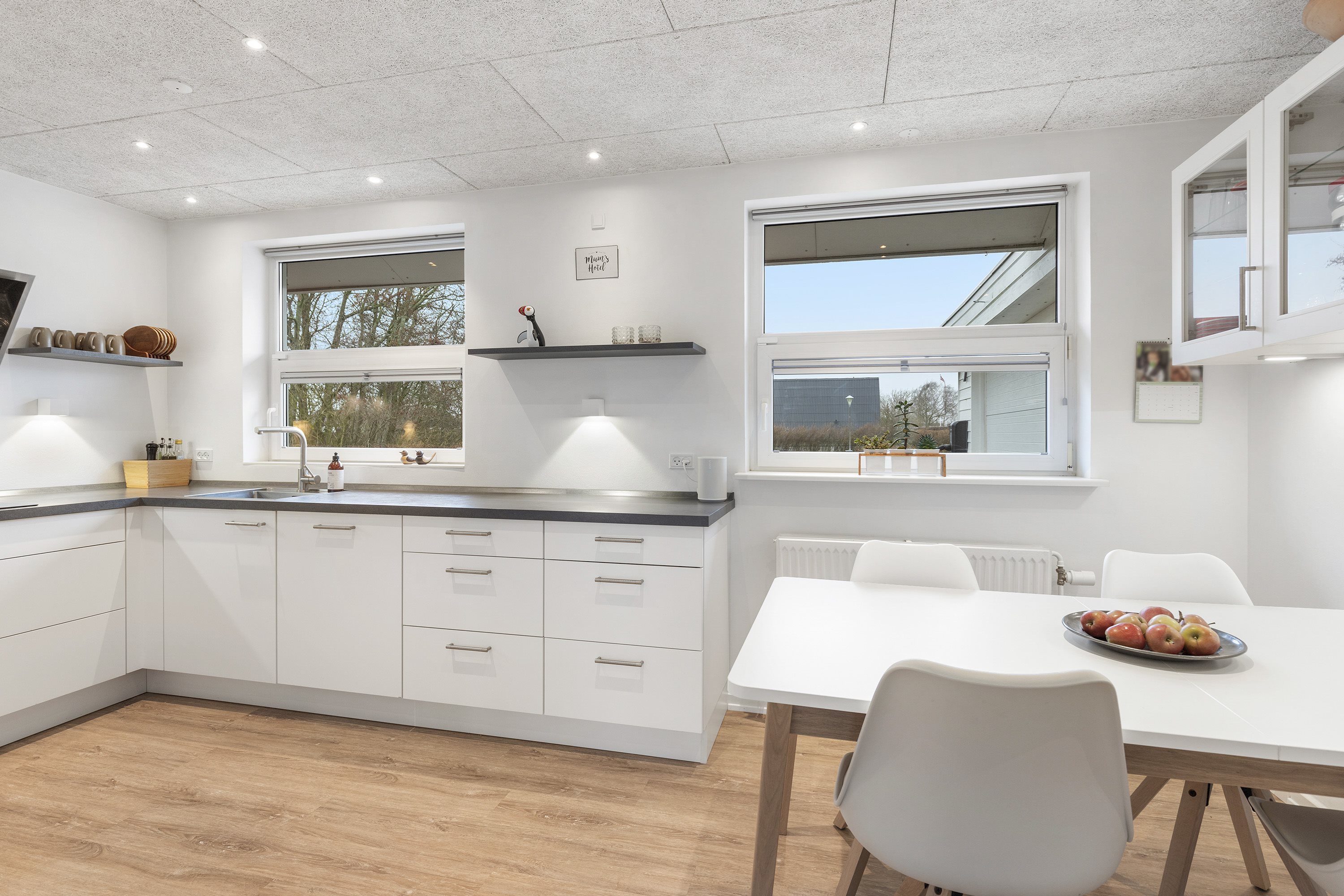 Fremhævet køkken billede i fuldskærmstilstand. Billede af Rosenholmvej 6, 9800 Hjørring