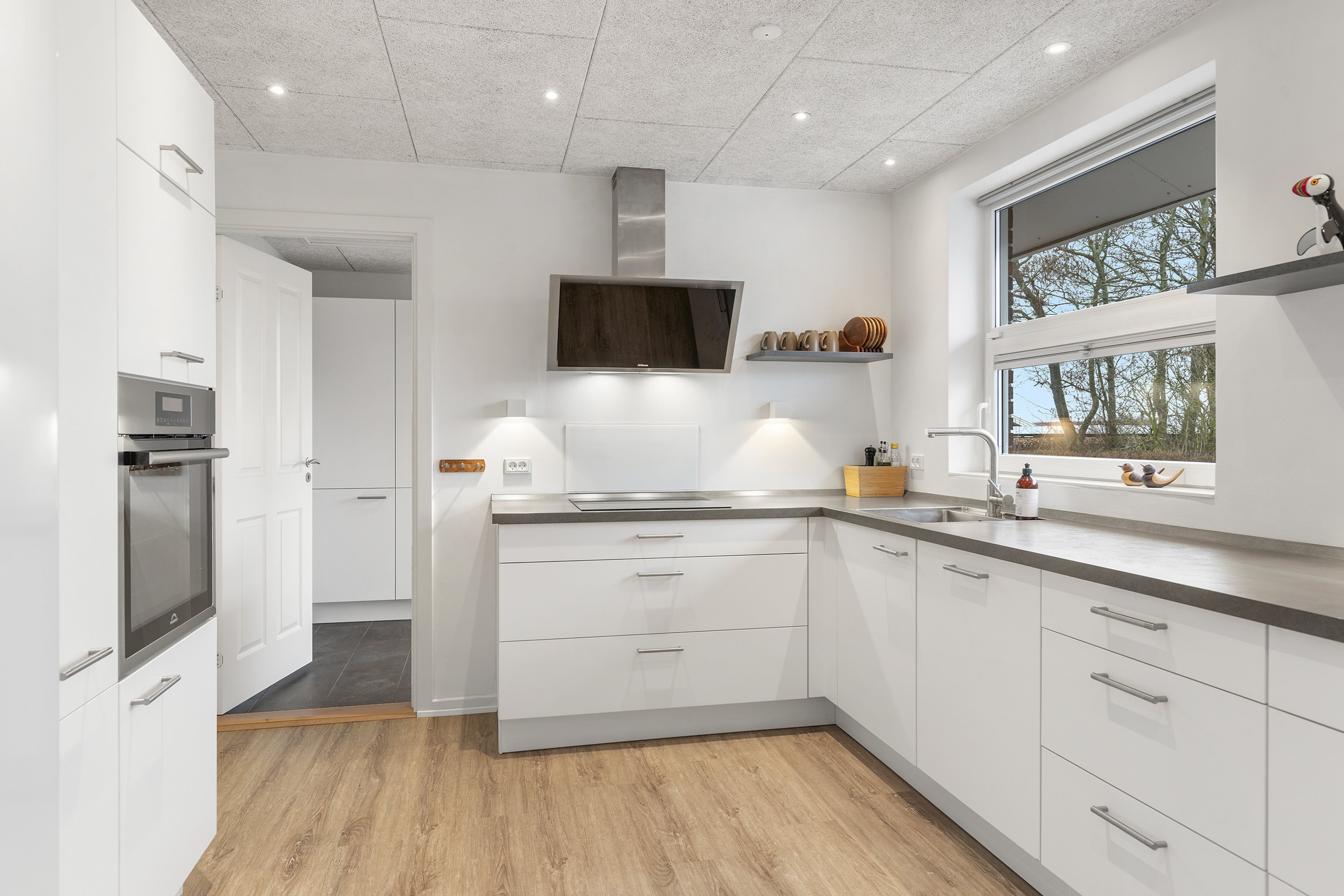 Fremhævet køkken billede i fuldskærmstilstand. Billede af Rosenholmvej 6, 9800 Hjørring