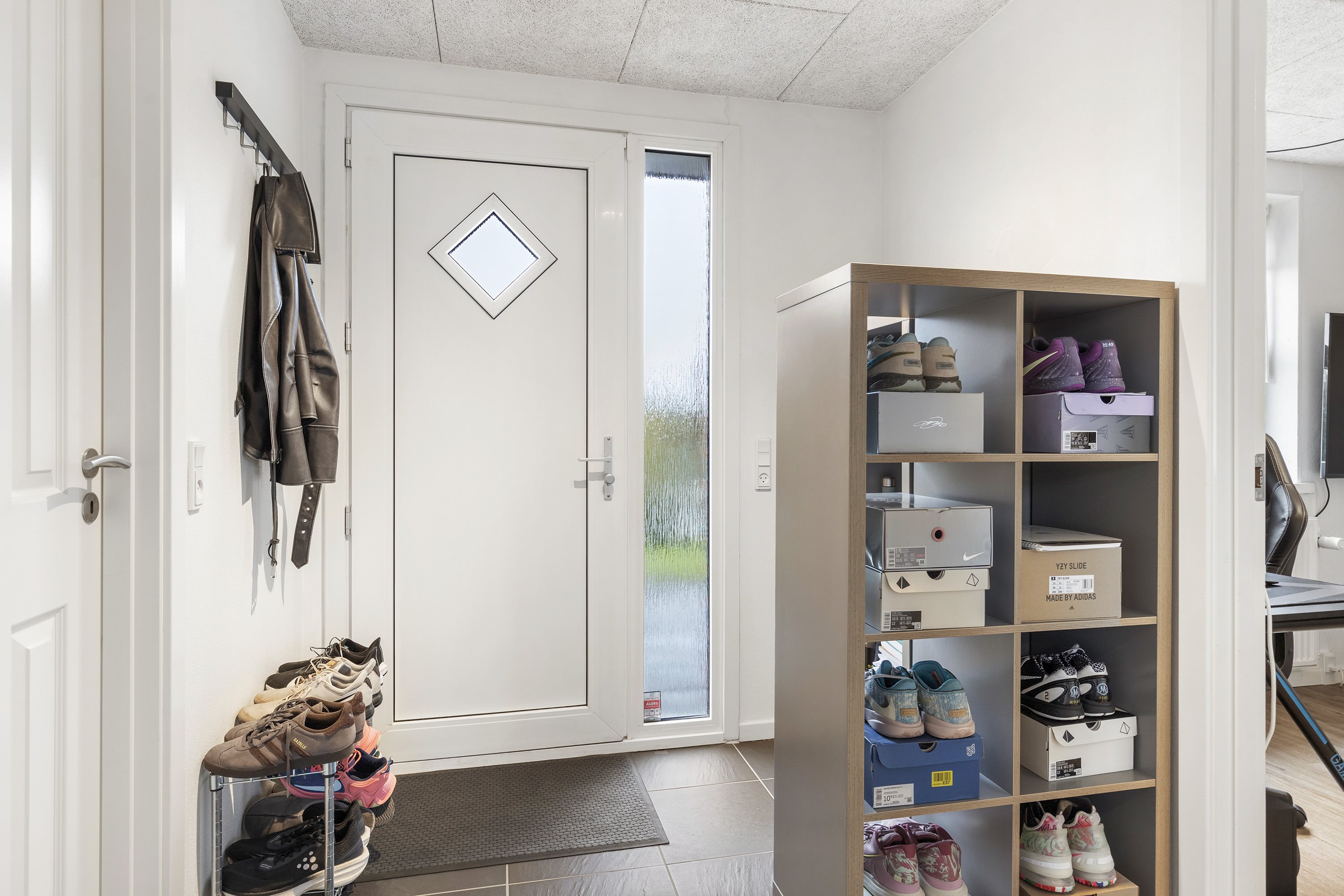 Fremhævet entré billede i fuldskærmstilstand. Billede af Rosenholmvej 6, 9800 Hjørring