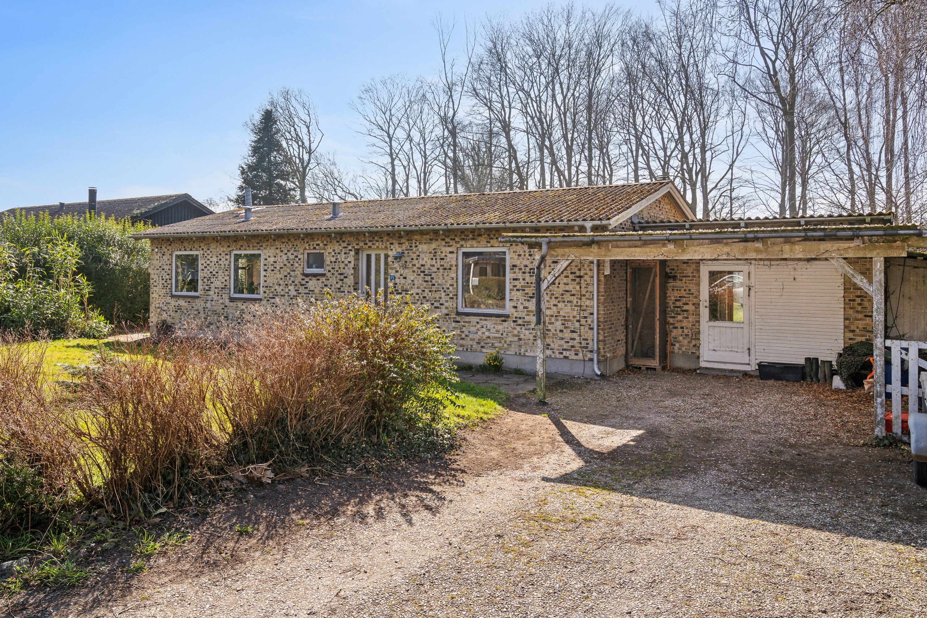 Miniaturebillede 1: set fra vejen. Billede af Mullerupvej 15, Langtved, 5540 Ullerslev