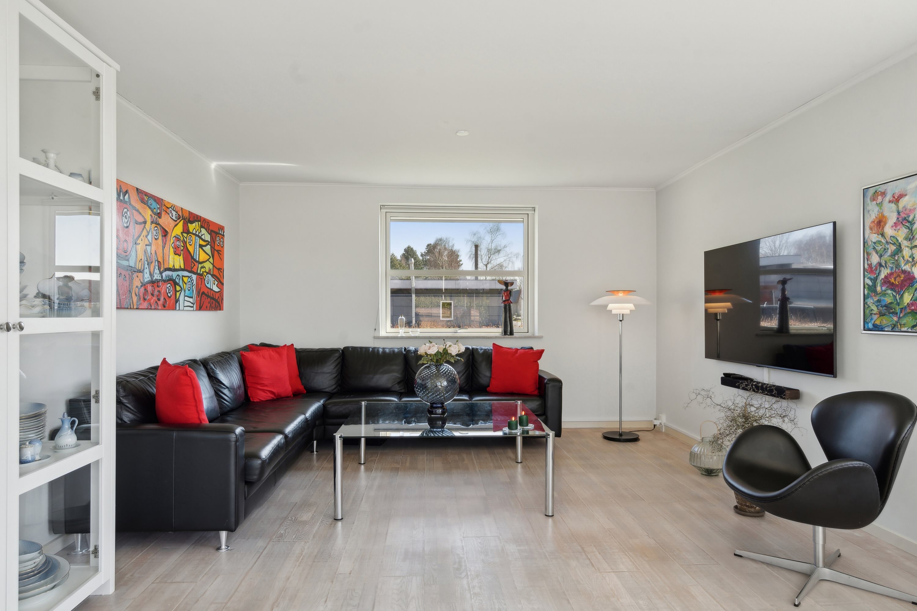 Fremhævet stue billede i fuldskærmstilstand. Billede af Trappehavevej 6, Tved, 5700 Svendborg