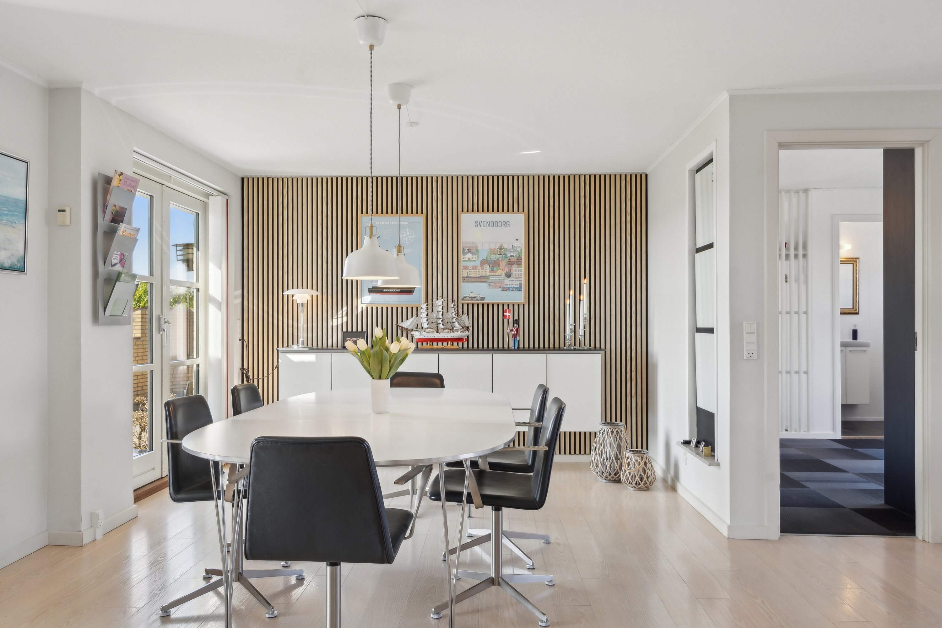 Fremhævet spisestue billede i fuldskærmstilstand. Billede af Trappehavevej 6, Tved, 5700 Svendborg