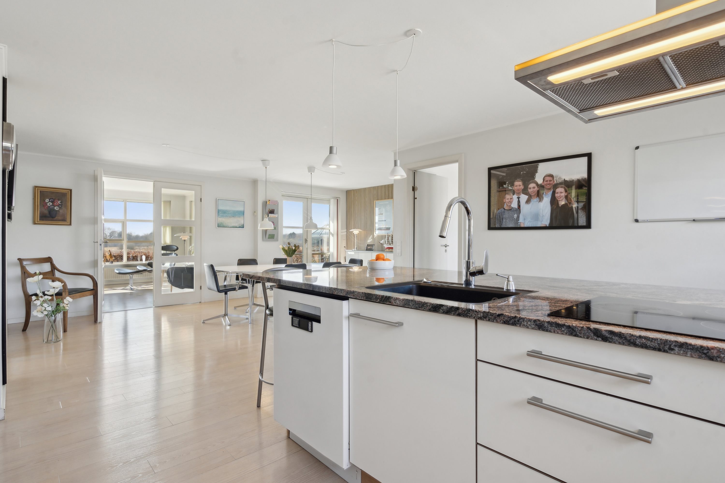 Fremhævet køkken billede i fuldskærmstilstand. Billede af Trappehavevej 6, Tved, 5700 Svendborg