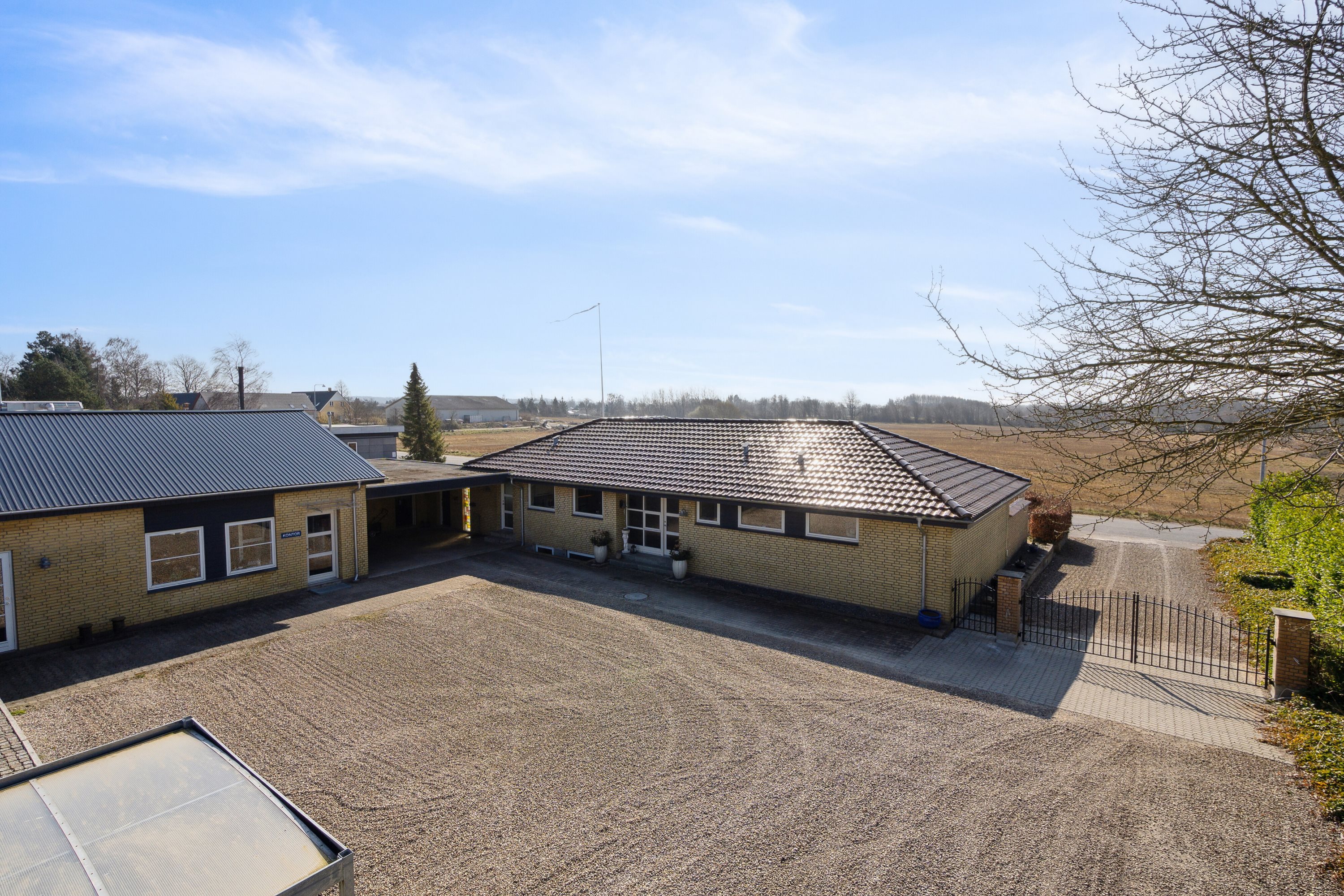 Fremhævet set fra haven billede i fuldskærmstilstand. Billede af Trappehavevej 6, Tved, 5700 Svendborg