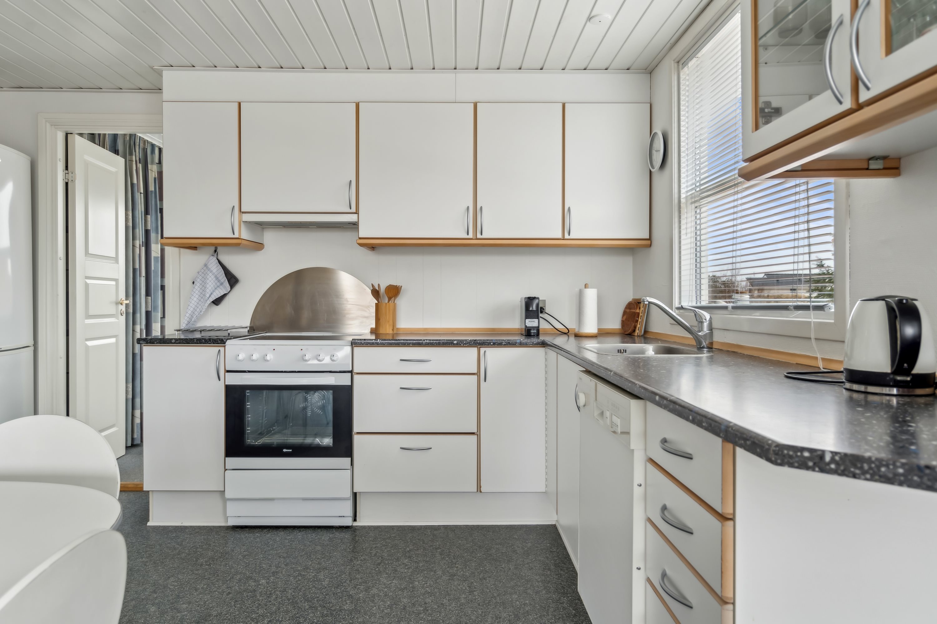 Fremhævet køkken billede i fuldskærmstilstand. Billede af Pynten 3, Tornby, 9850 Hirtshals