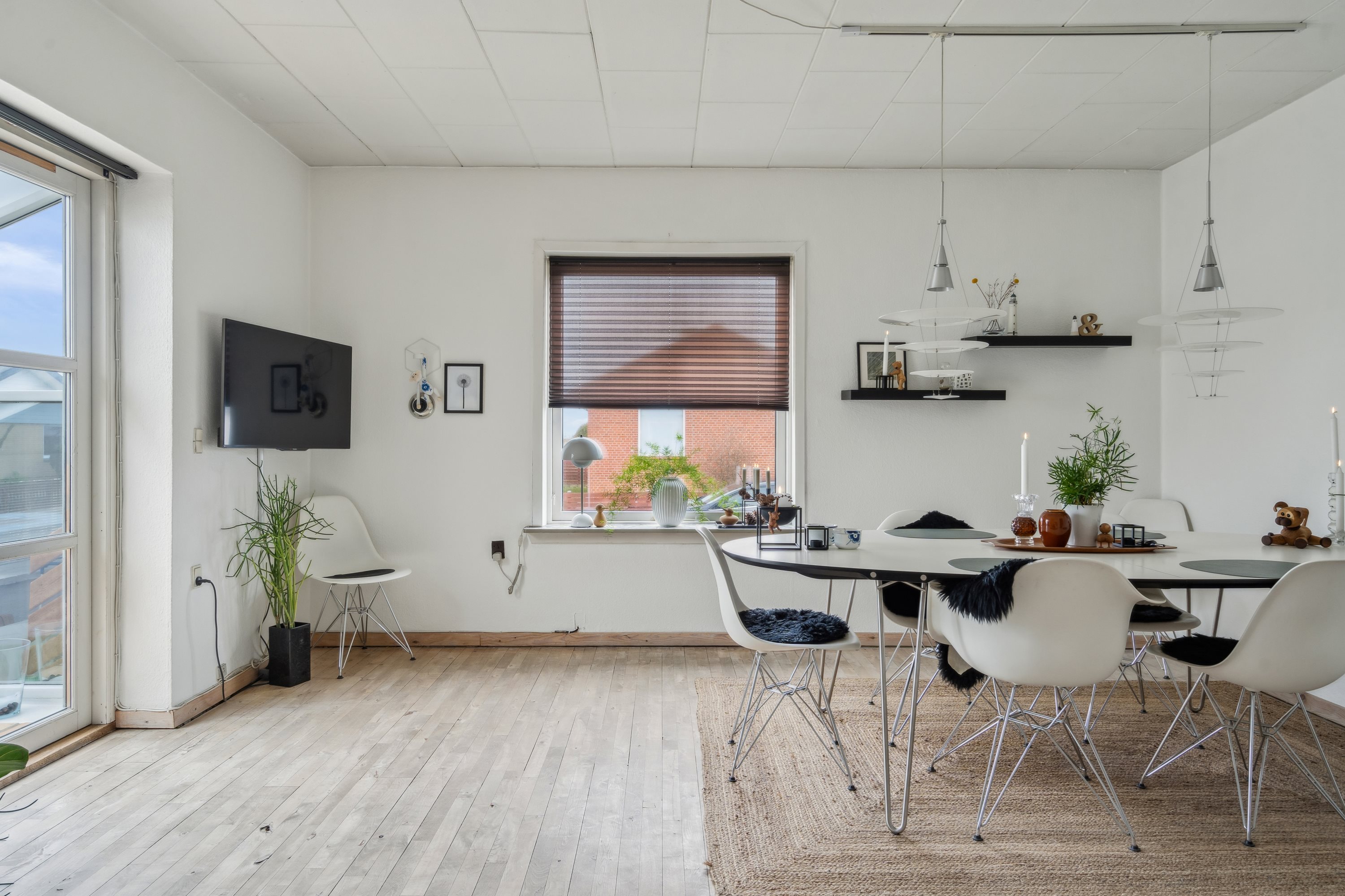 Fremhævet stue billede i fuldskærmstilstand. Billede af Mågevej 17, 9850 Hirtshals