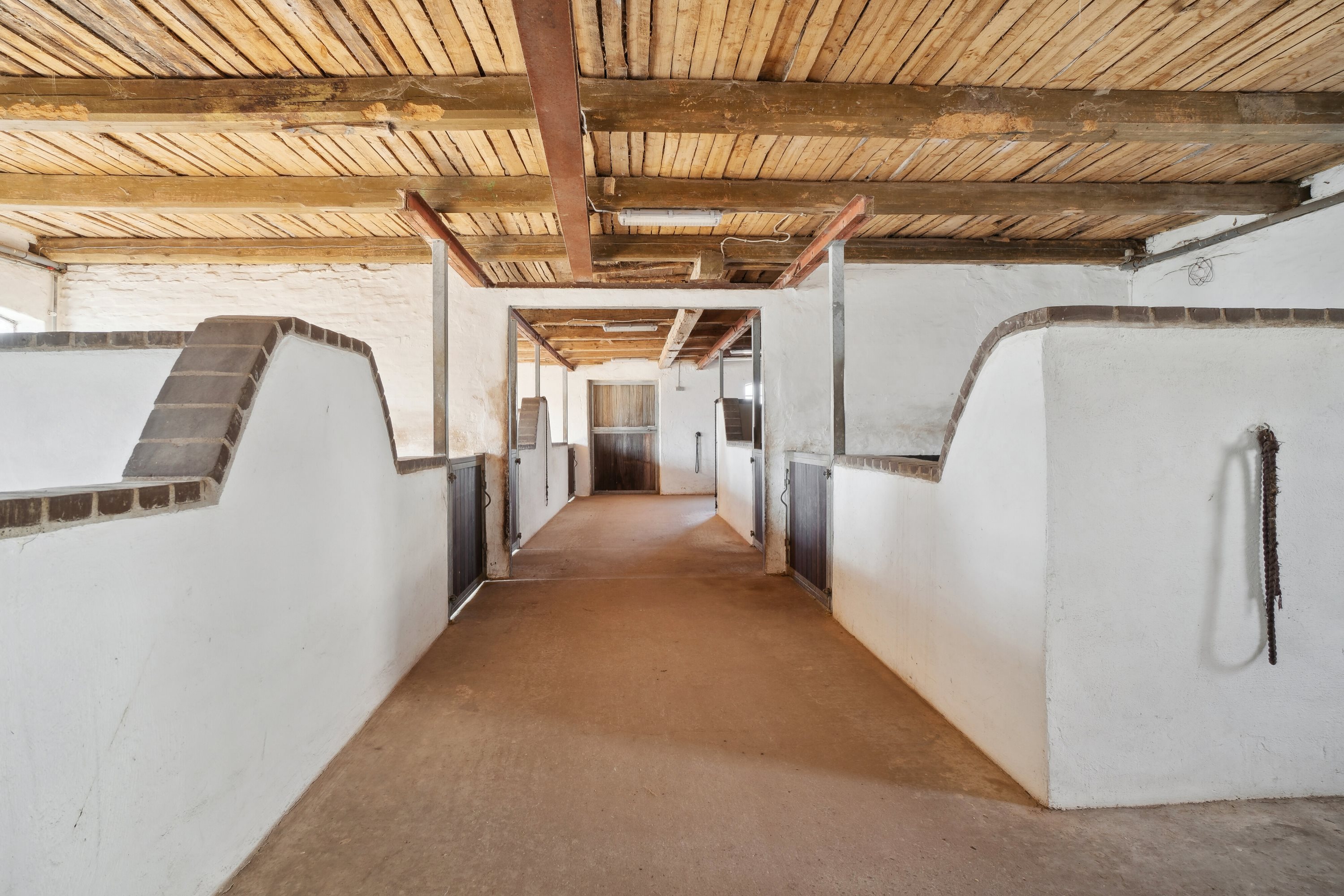 Fremhævet stald billede i fuldskærmstilstand. Billede af Nyrupvej 23, Nyrup, 4350 Ugerløse