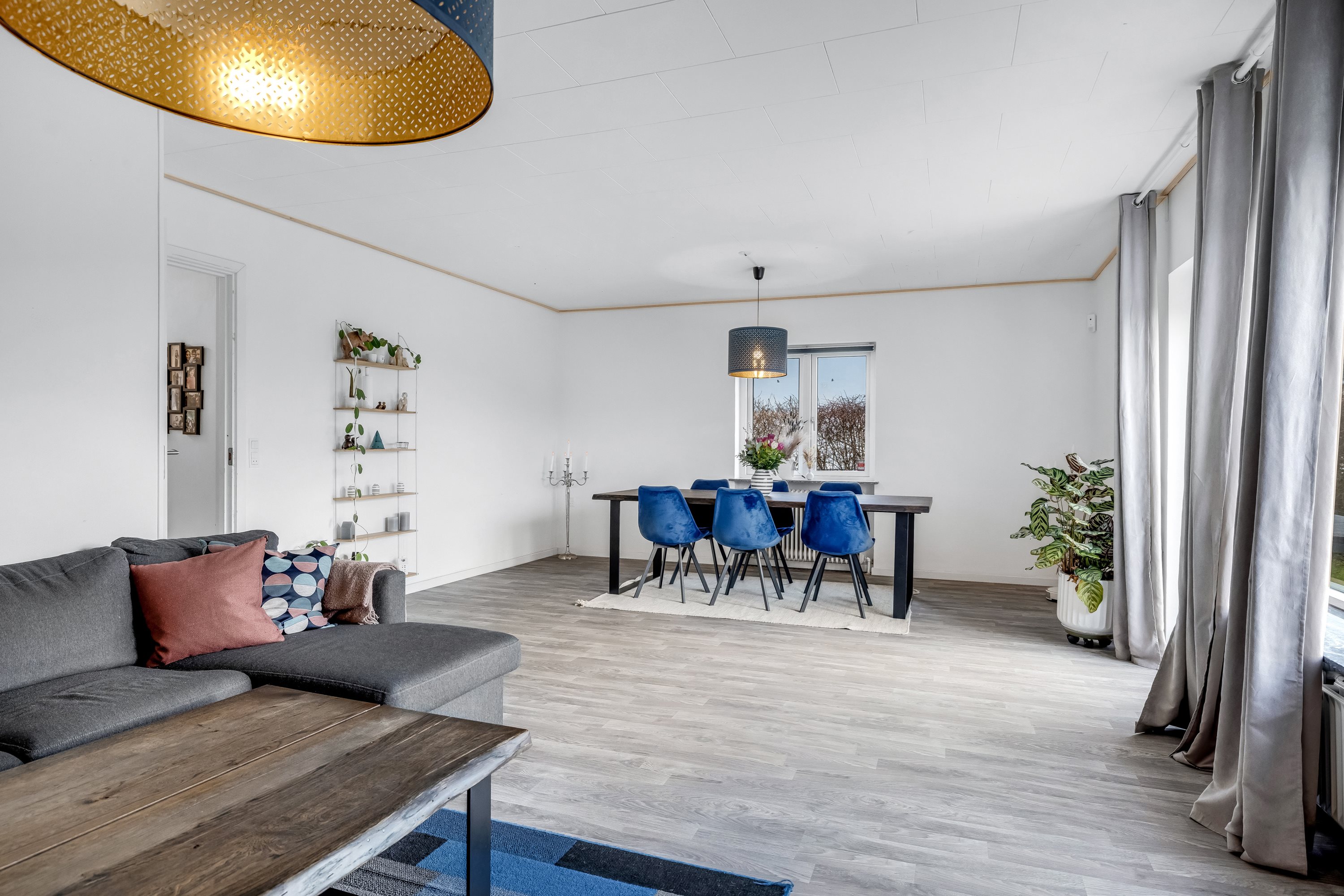 Fremhævet stue billede i fuldskærmstilstand. Billede af Havkærvej 55, 8381 Tilst