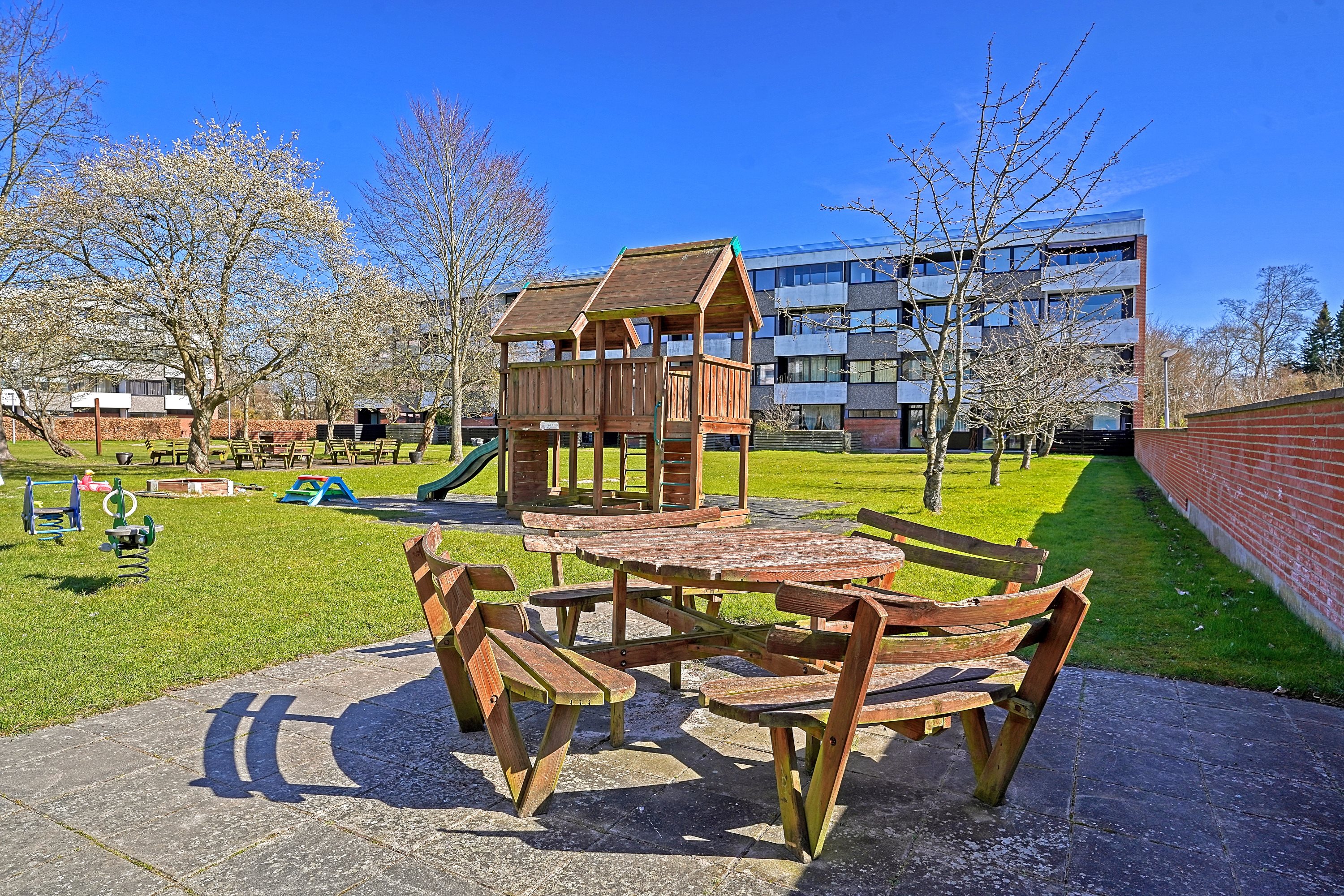 Fremhævet gårdmiljø billede i fuldskærmstilstand. Billede af Teglgårdsvej 519, st.. th., 3050 Humlebæk