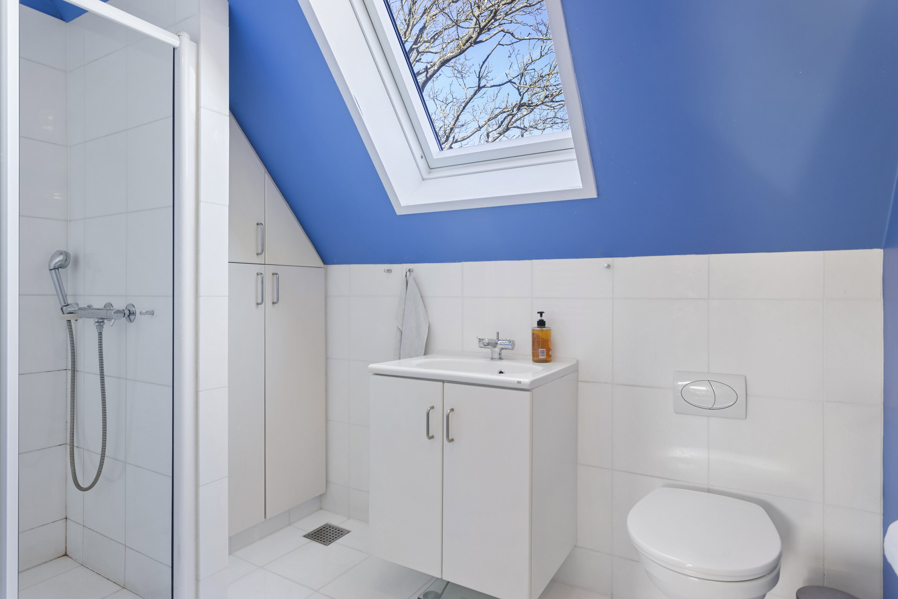 Fremhævet badeværelse billede i fuldskærmstilstand. Billede af Ørnevej 12, 9900 Frederikshavn