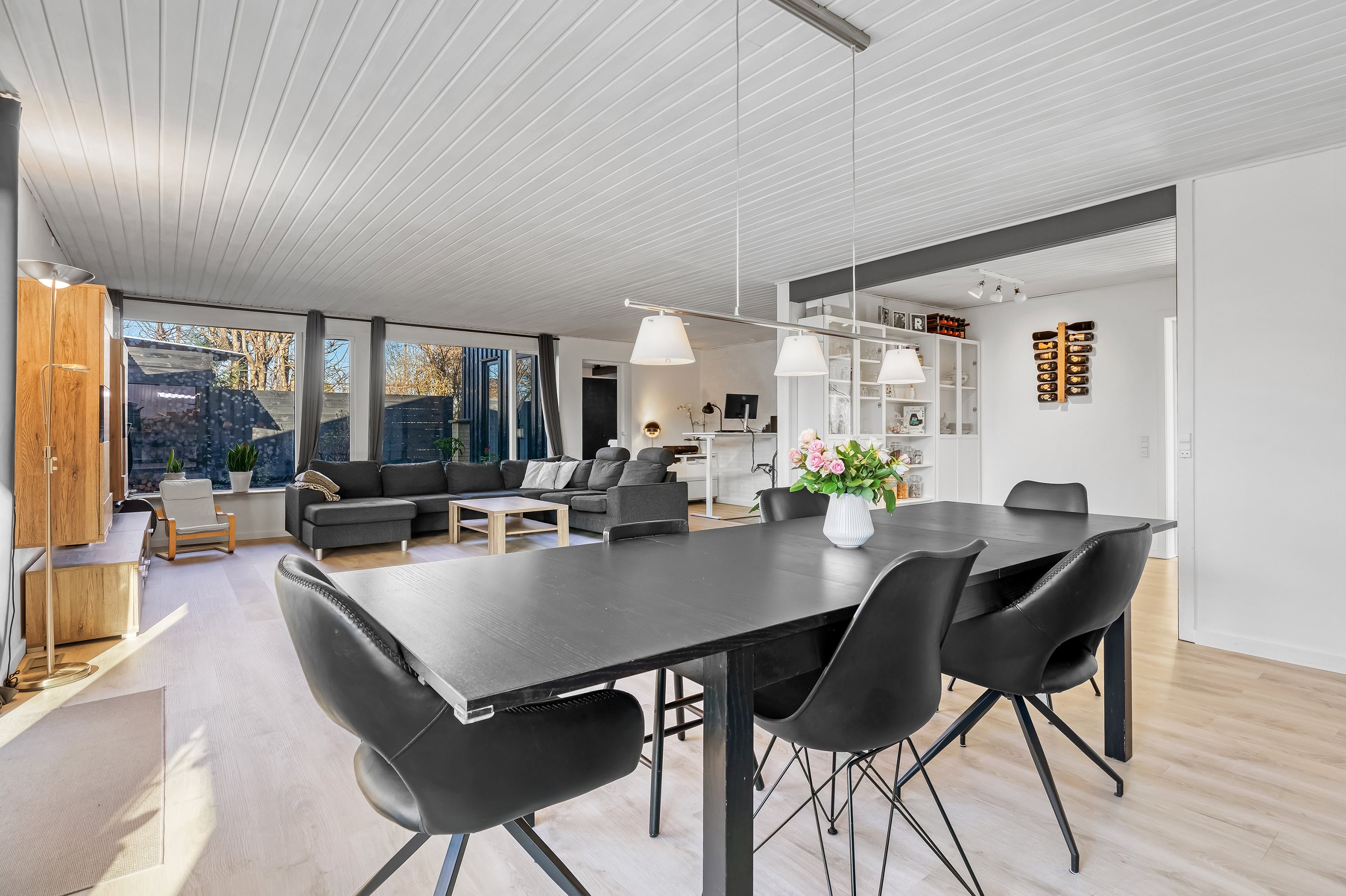 Fremhævet stue billede i fuldskærmstilstand. Billede af Morænevej 11, Jordhøj, 3550 Slangerup