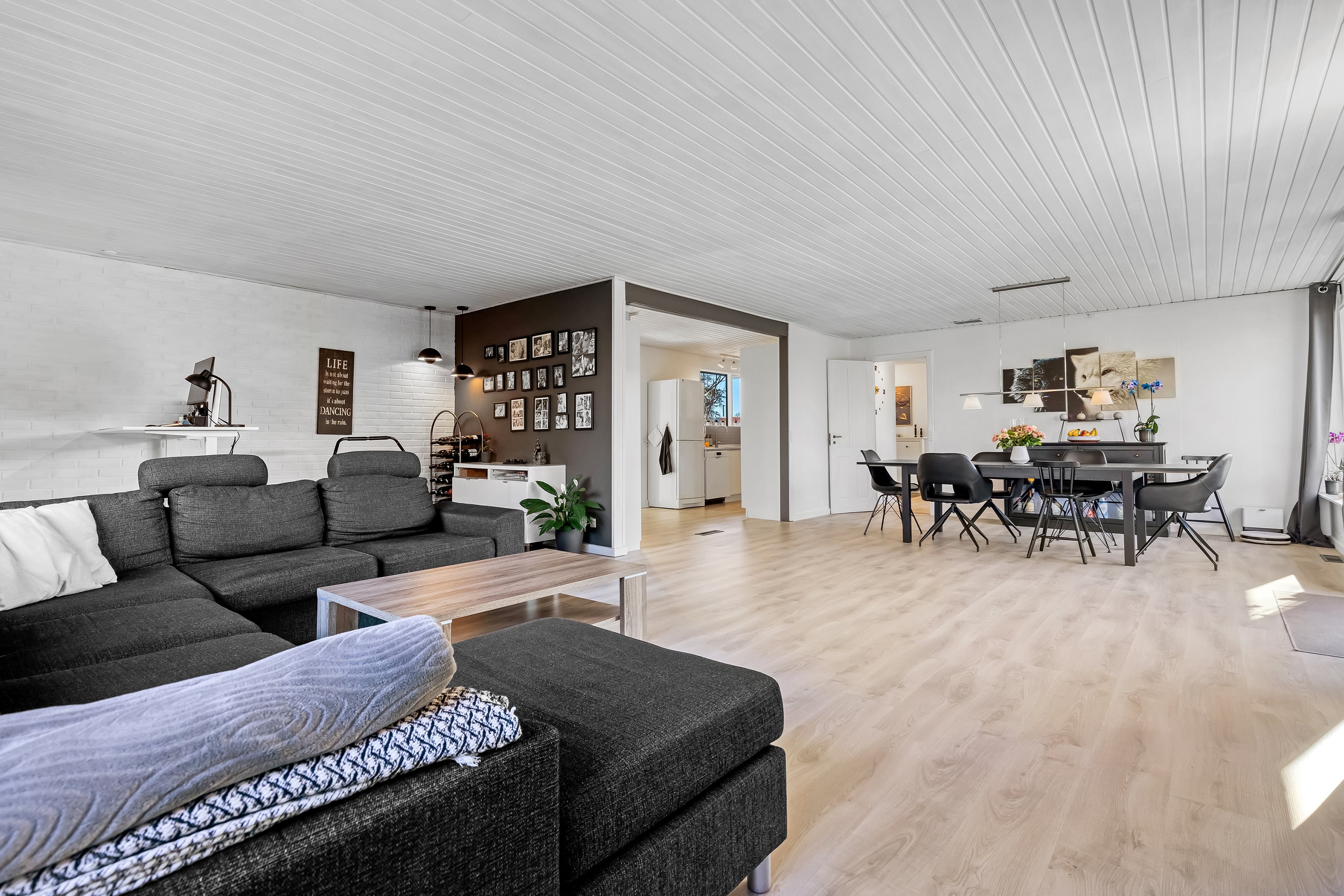 Fremhævet stue billede i fuldskærmstilstand. Billede af Morænevej 11, Jordhøj, 3550 Slangerup