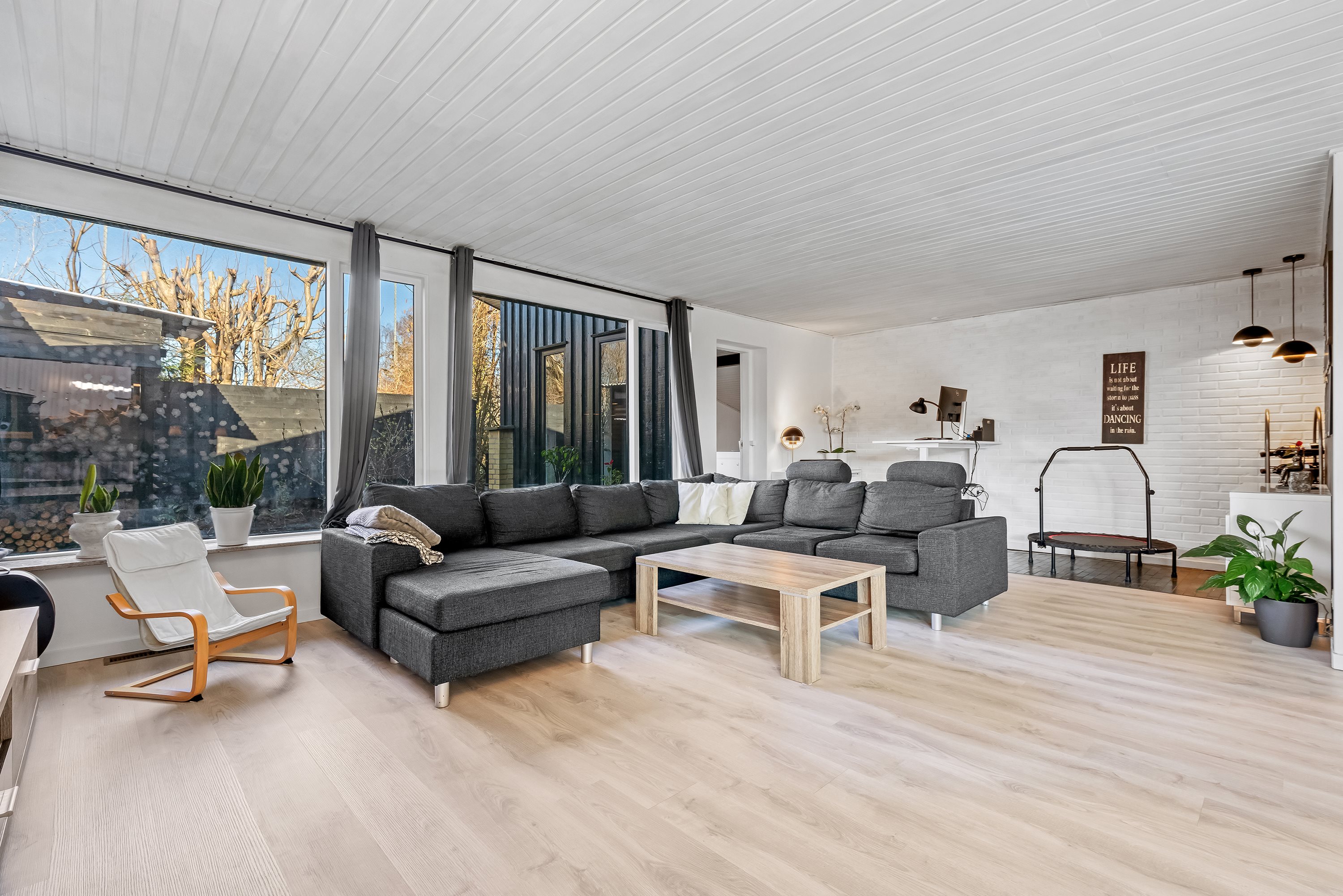 Fremhævet stue billede i fuldskærmstilstand. Billede af Morænevej 11, Jordhøj, 3550 Slangerup