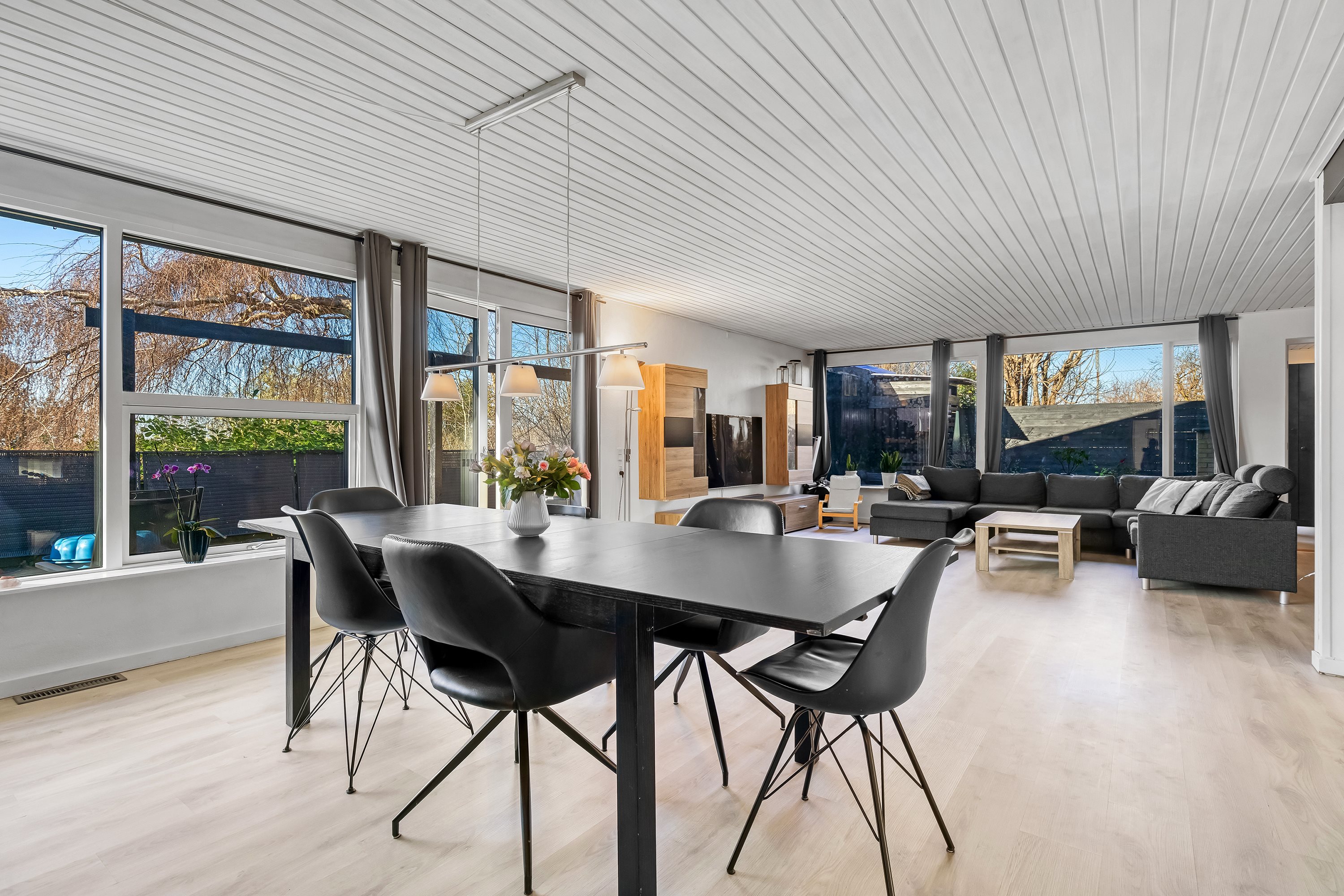 Fremhævet stue billede i fuldskærmstilstand. Billede af Morænevej 11, Jordhøj, 3550 Slangerup