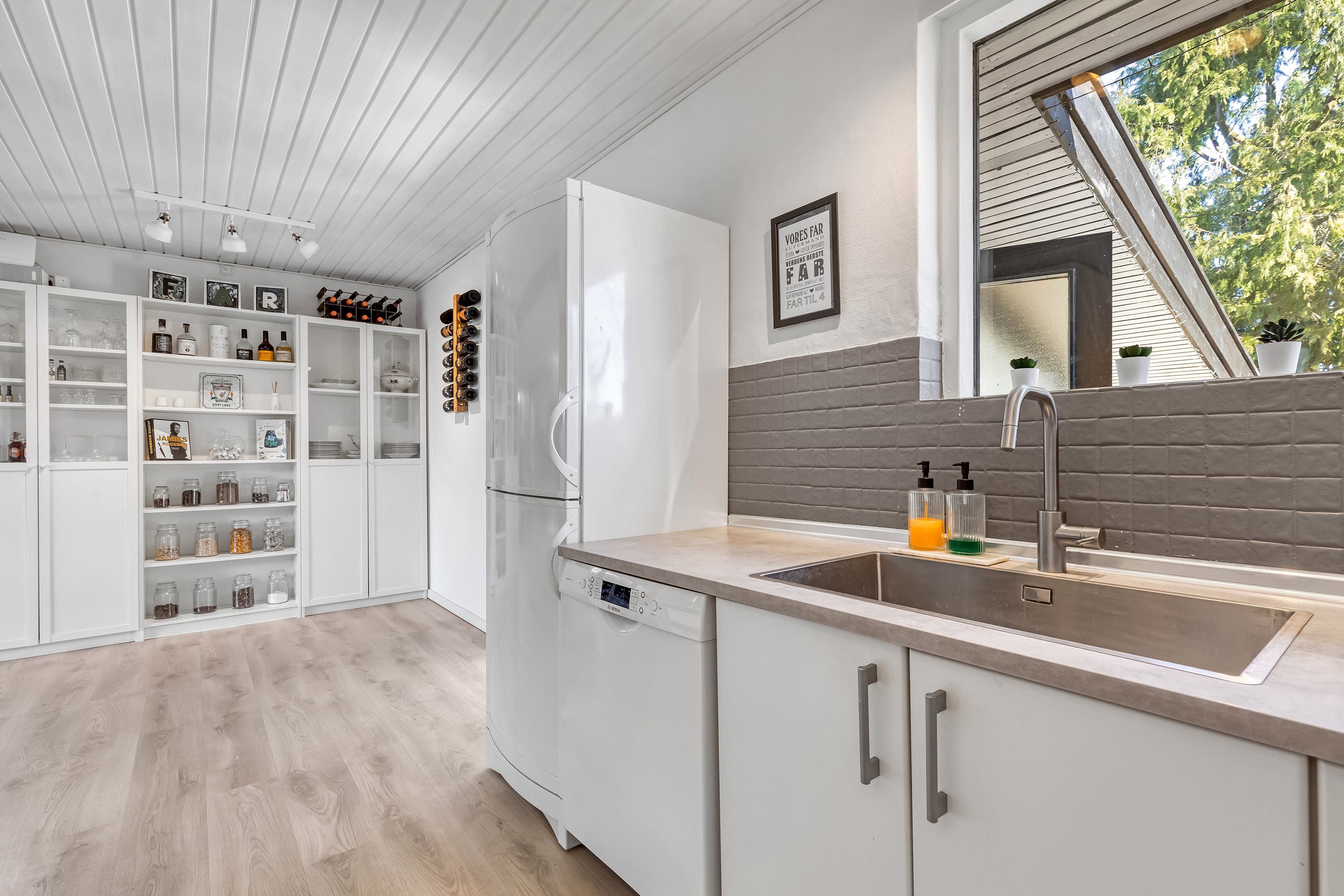 Fremhævet køkken billede i fuldskærmstilstand. Billede af Morænevej 11, Jordhøj, 3550 Slangerup