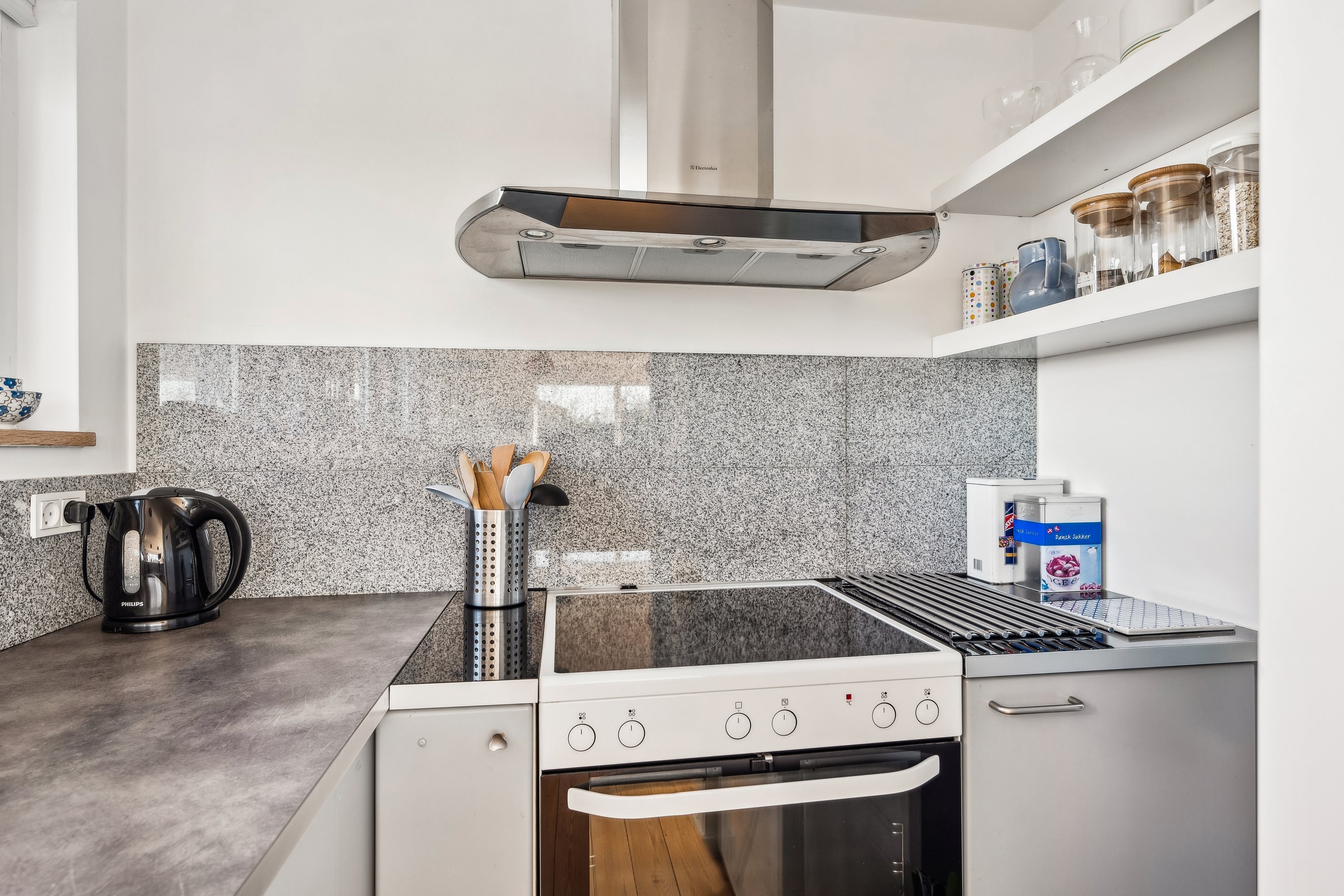 Fremhævet køkken billede i fuldskærmstilstand. Billede af Strands Havvej 12, Begtrup Vig, 8420 Knebel