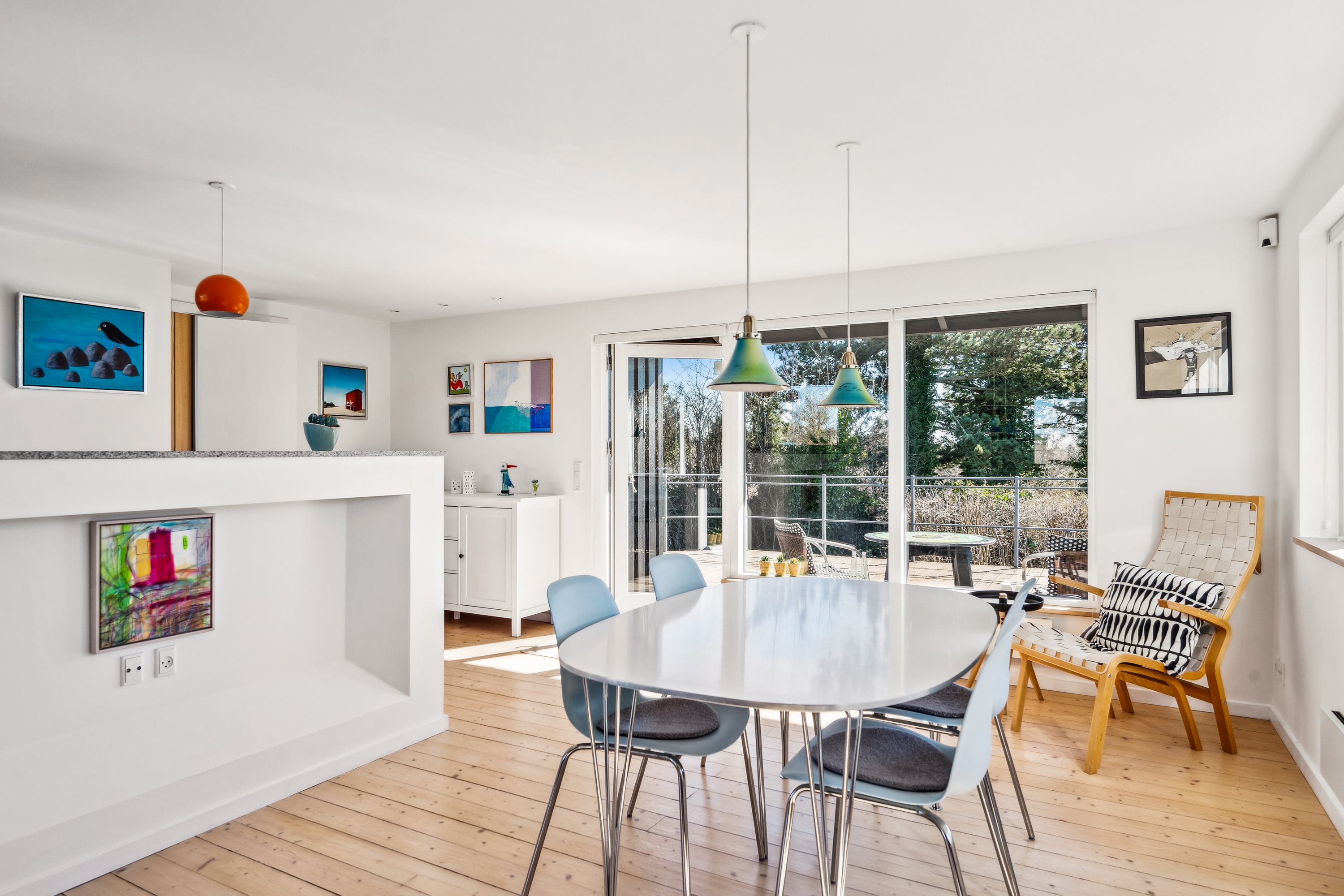 Fremhævet stue billede i fuldskærmstilstand. Billede af Strands Havvej 12, Begtrup Vig, 8420 Knebel