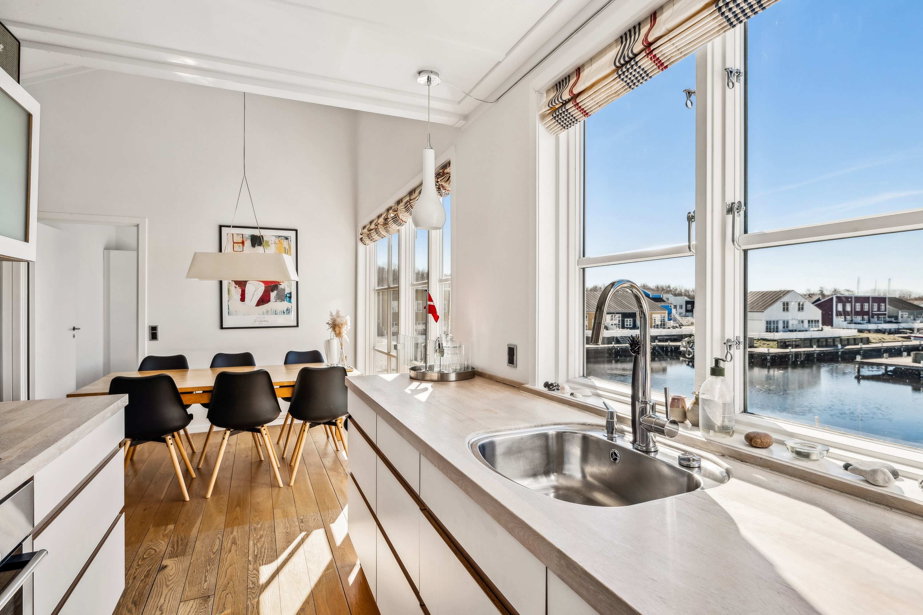 Fremhævet køkken billede i fuldskærmstilstand. Billede af Øerkrogvejen 2, 356., 8400 Ebeltoft