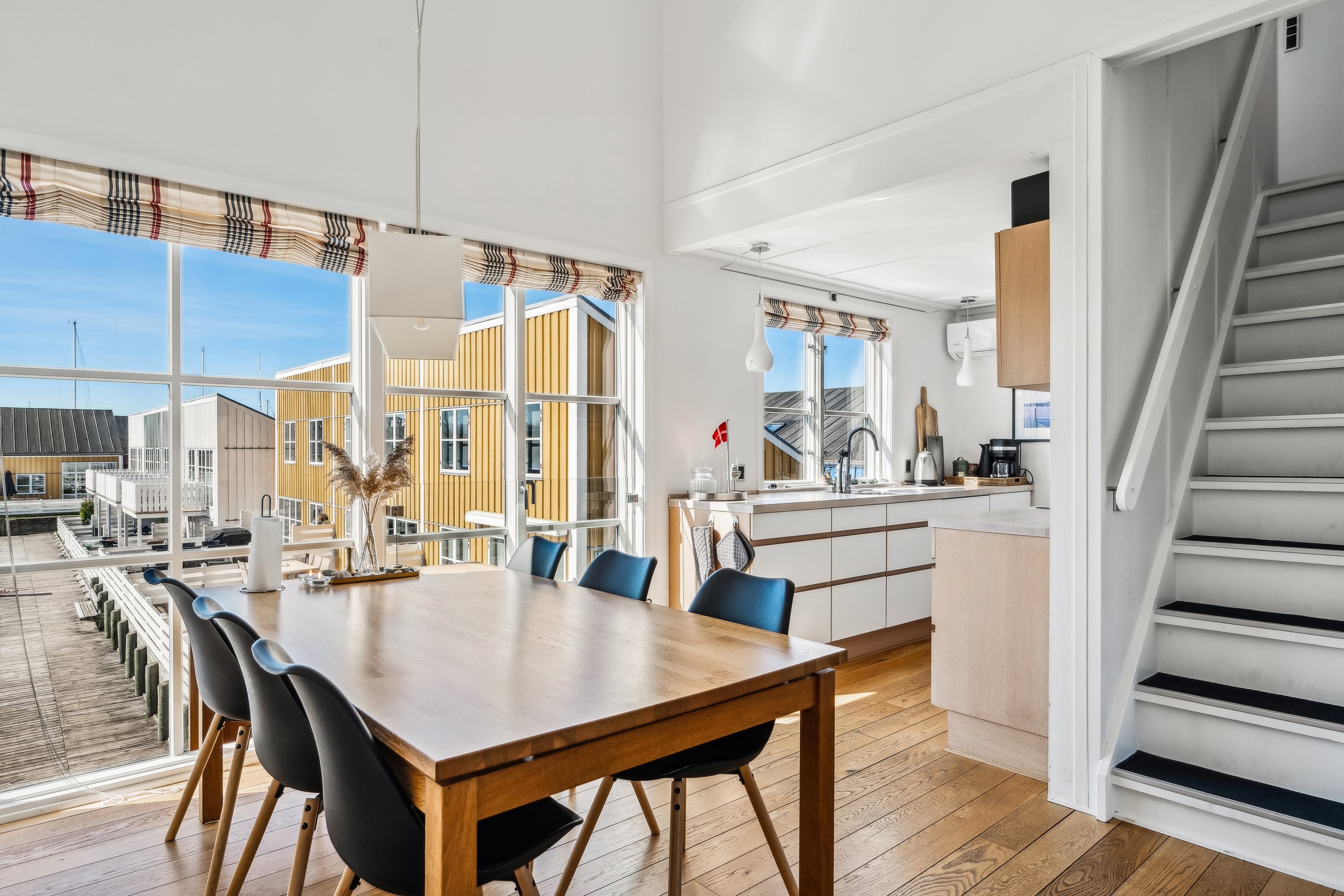 Fremhævet spisestue billede i fuldskærmstilstand. Billede af Øerkrogvejen 2, 356., 8400 Ebeltoft