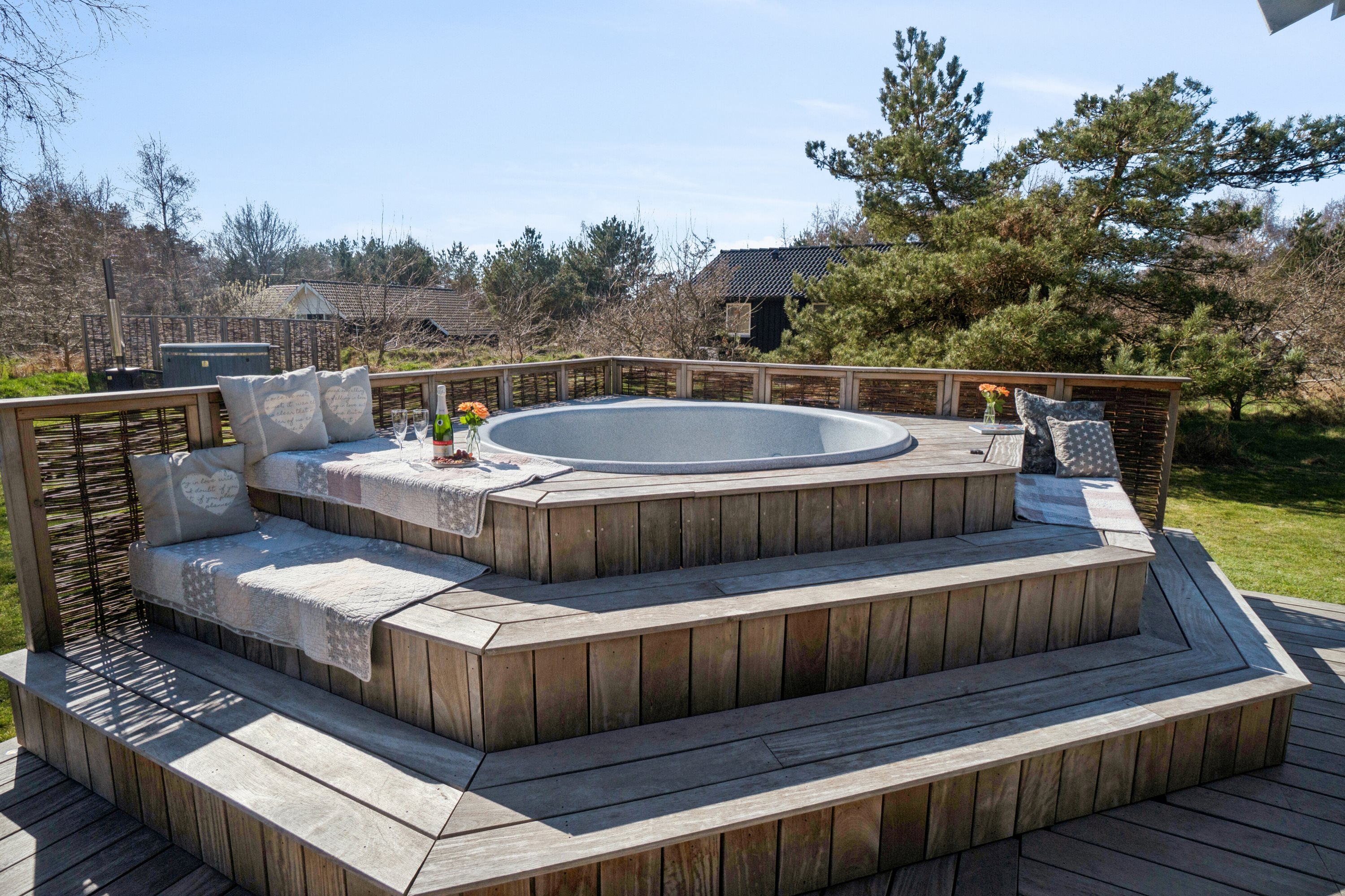 Fremhævet udendørs billede i fuldskærmstilstand. Billede af Strandløkken 18, Pedersker, 3720 Aakirkeby