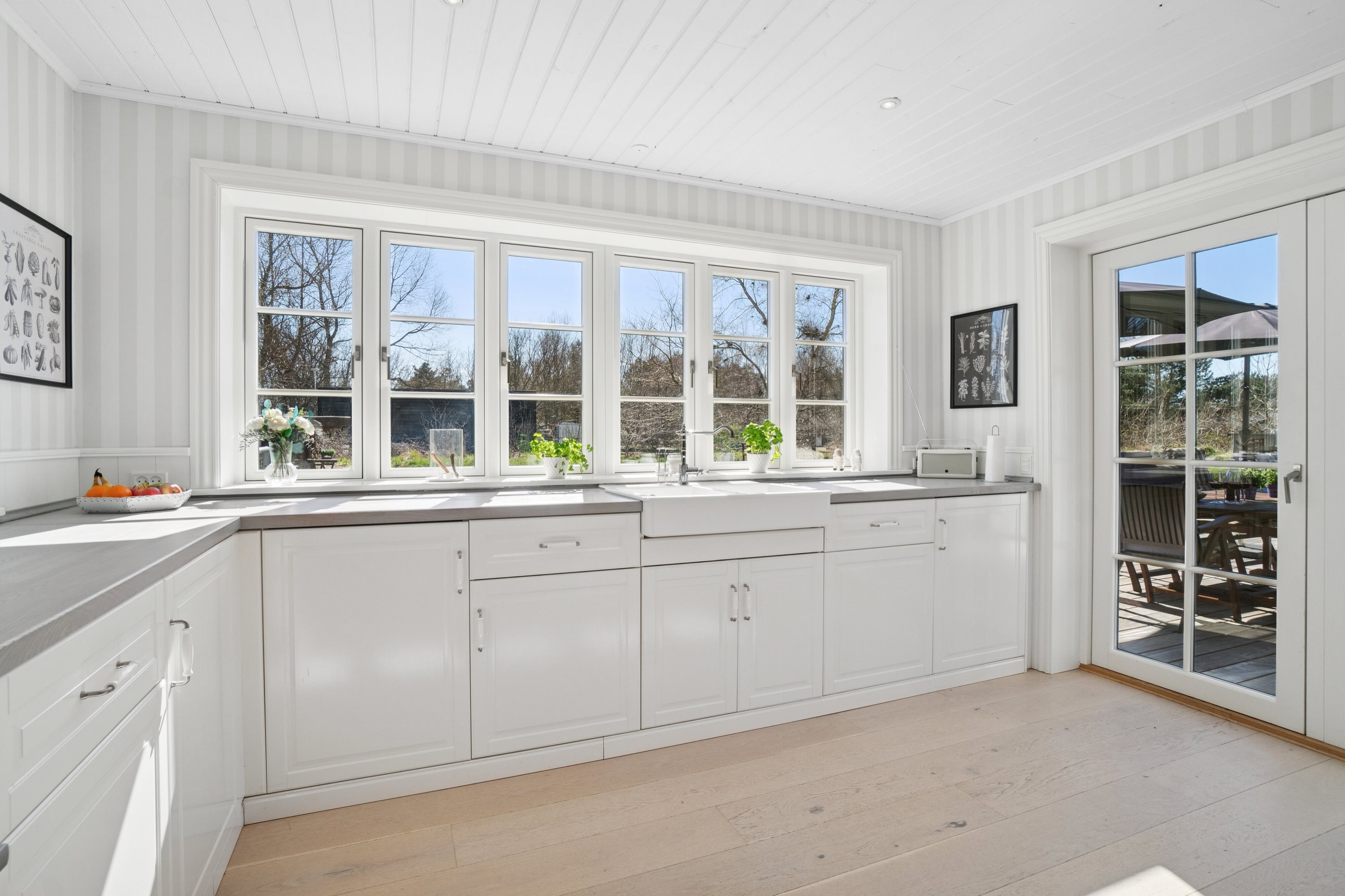 Fremhævet køkken billede i fuldskærmstilstand. Billede af Strandløkken 18, Pedersker, 3720 Aakirkeby