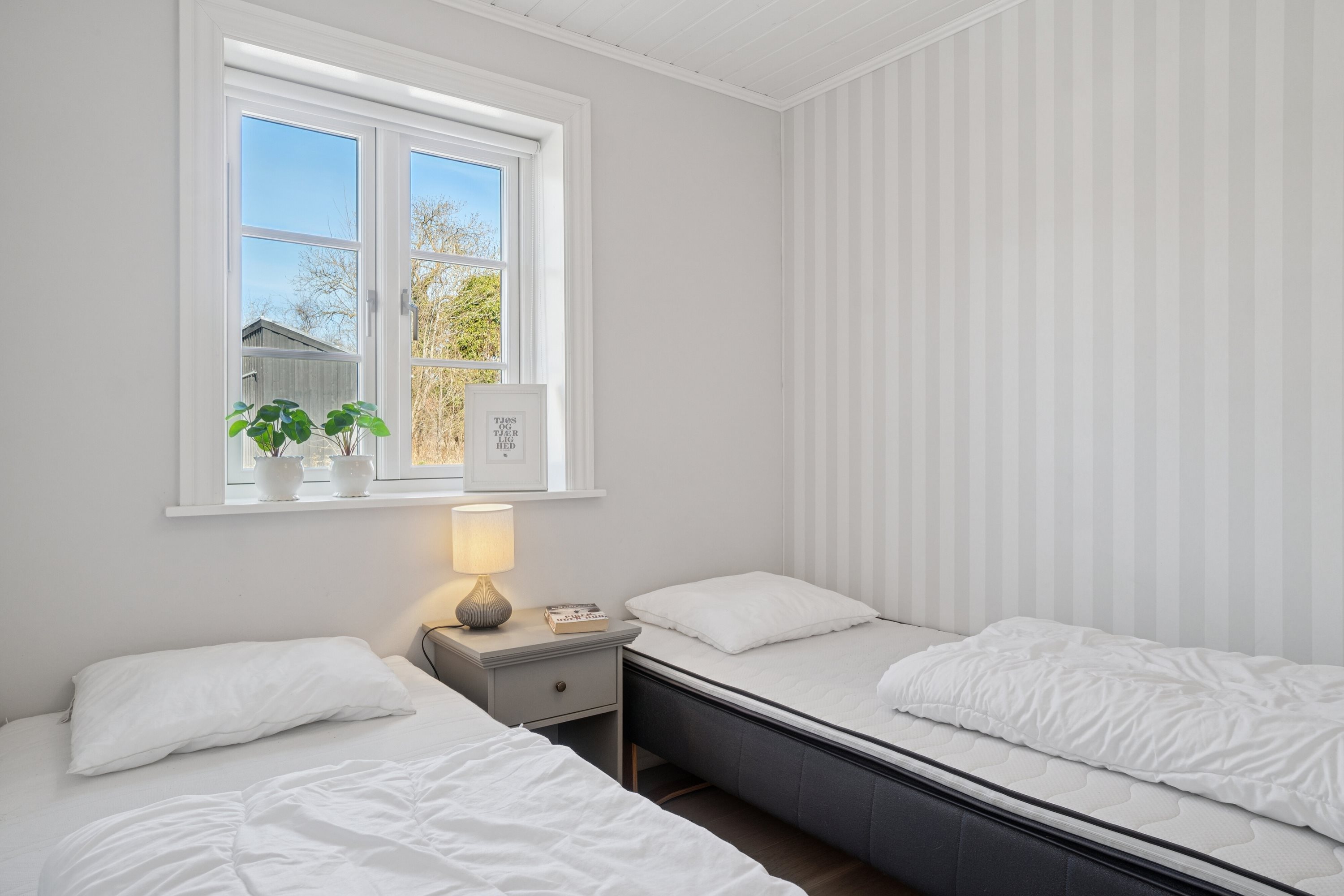 Fremhævet soveværelse billede i fuldskærmstilstand. Billede af Strandløkken 18, Pedersker, 3720 Aakirkeby