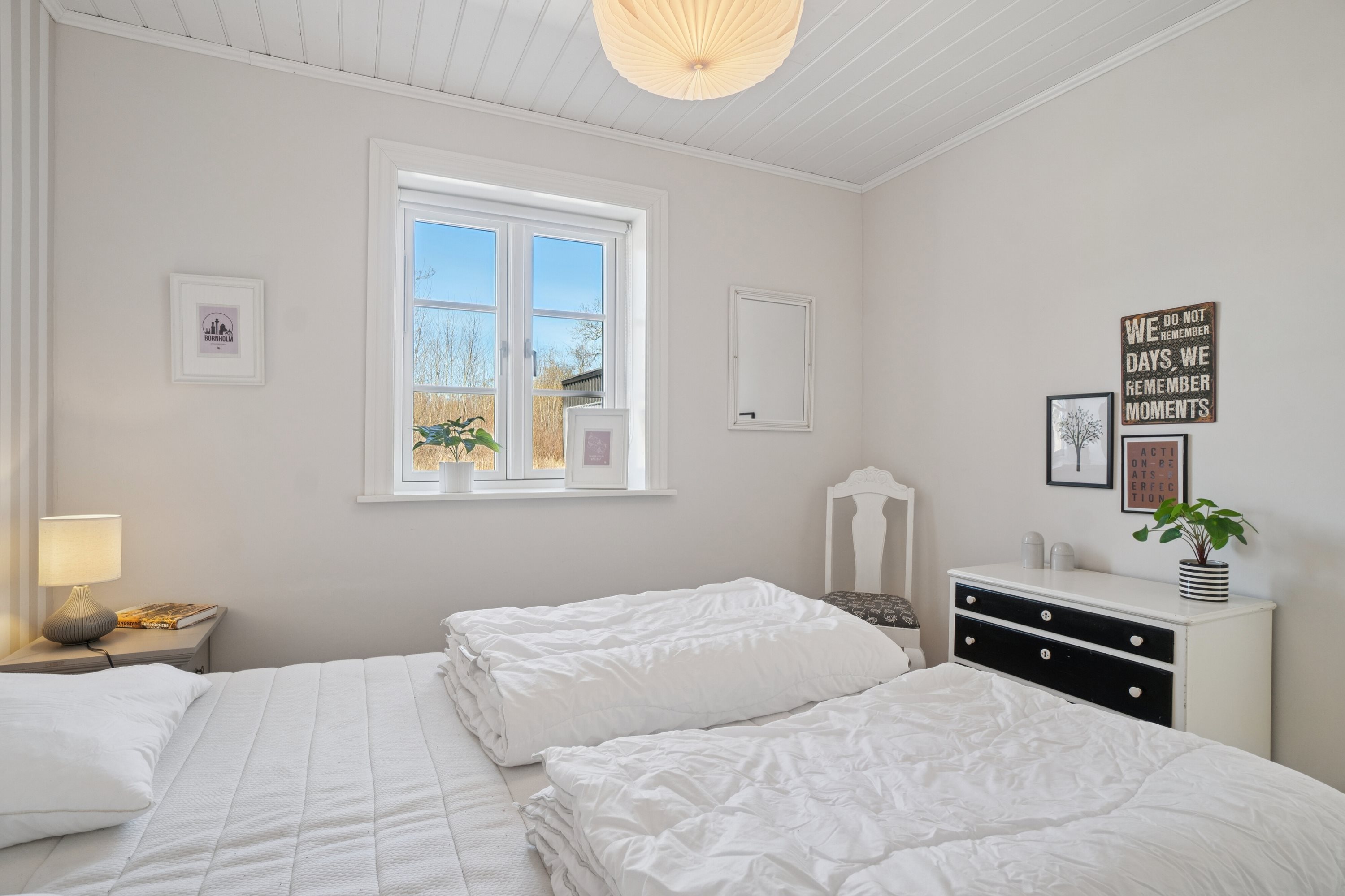 Fremhævet soveværelse billede i fuldskærmstilstand. Billede af Strandløkken 18, Pedersker, 3720 Aakirkeby