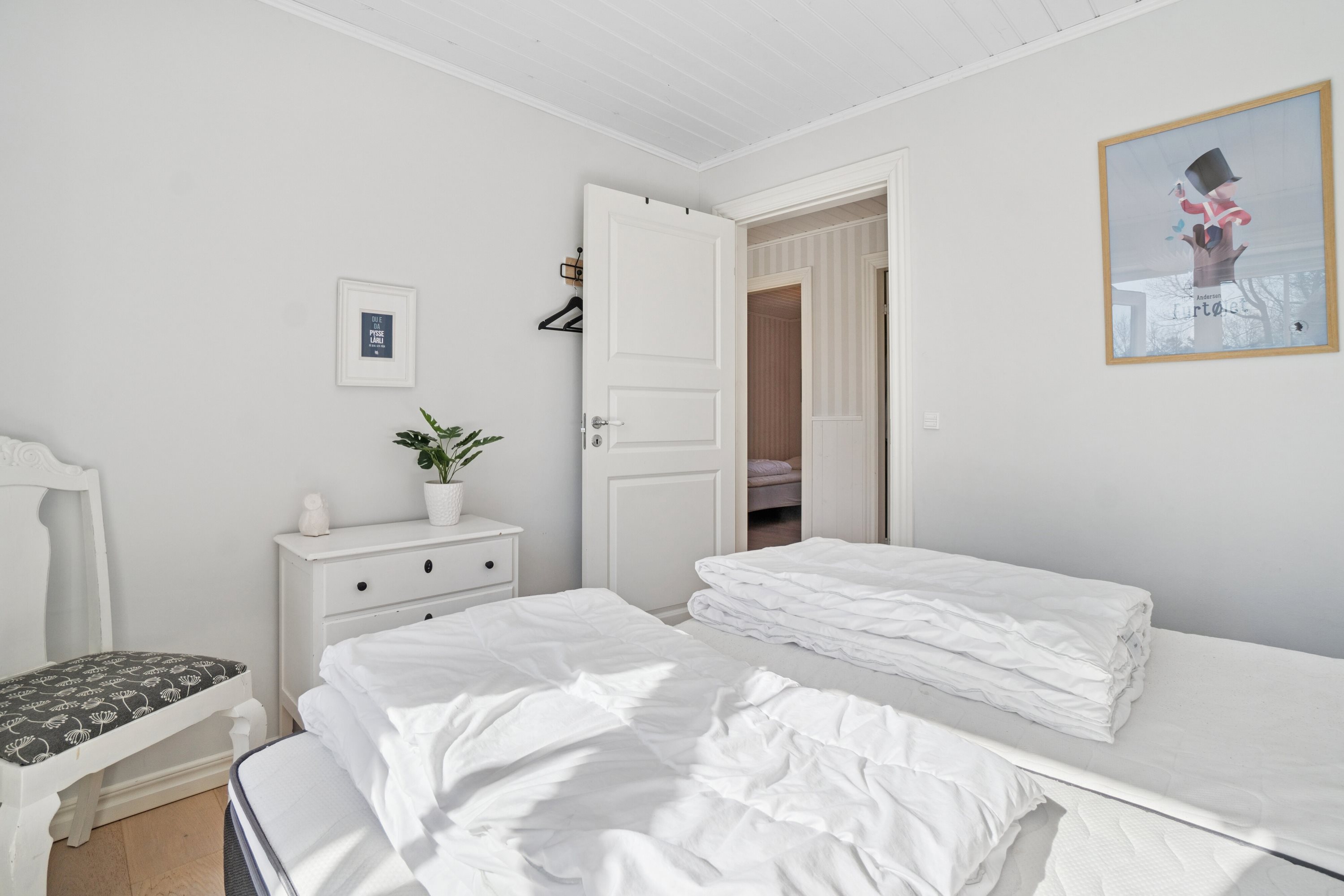 Fremhævet soveværelse billede i fuldskærmstilstand. Billede af Strandløkken 18, Pedersker, 3720 Aakirkeby