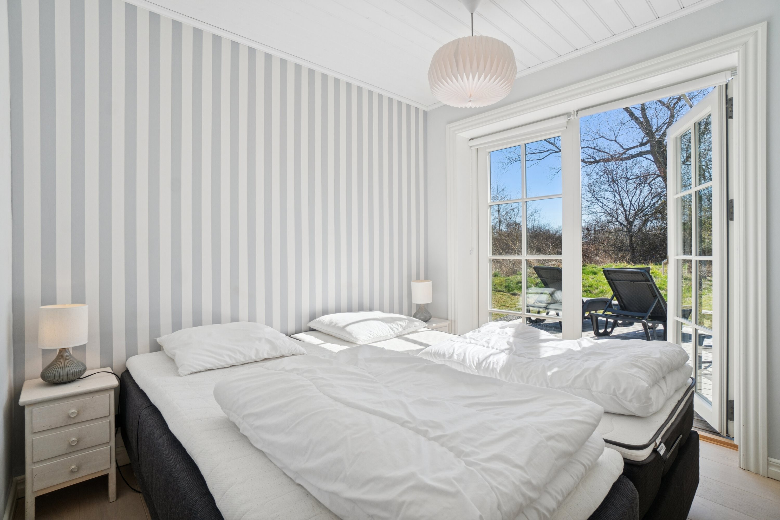 Fremhævet soveværelse billede i fuldskærmstilstand. Billede af Strandløkken 18, Pedersker, 3720 Aakirkeby